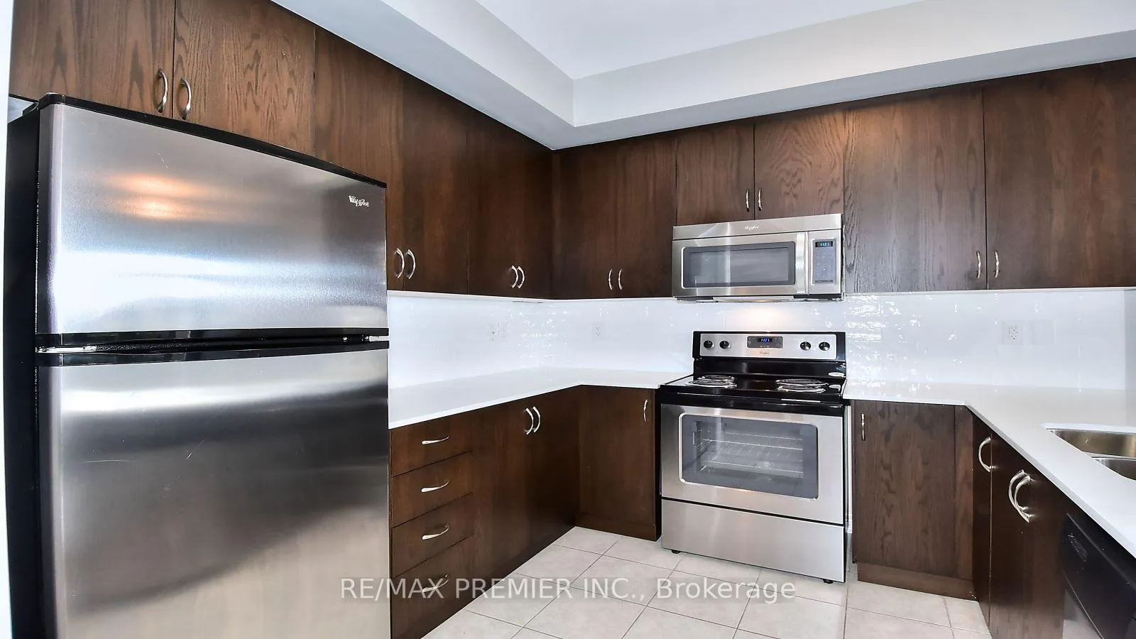 Photo 7 of Unit 10, 105 Kayla Crescent, Vaughan, Maple — HOMEH