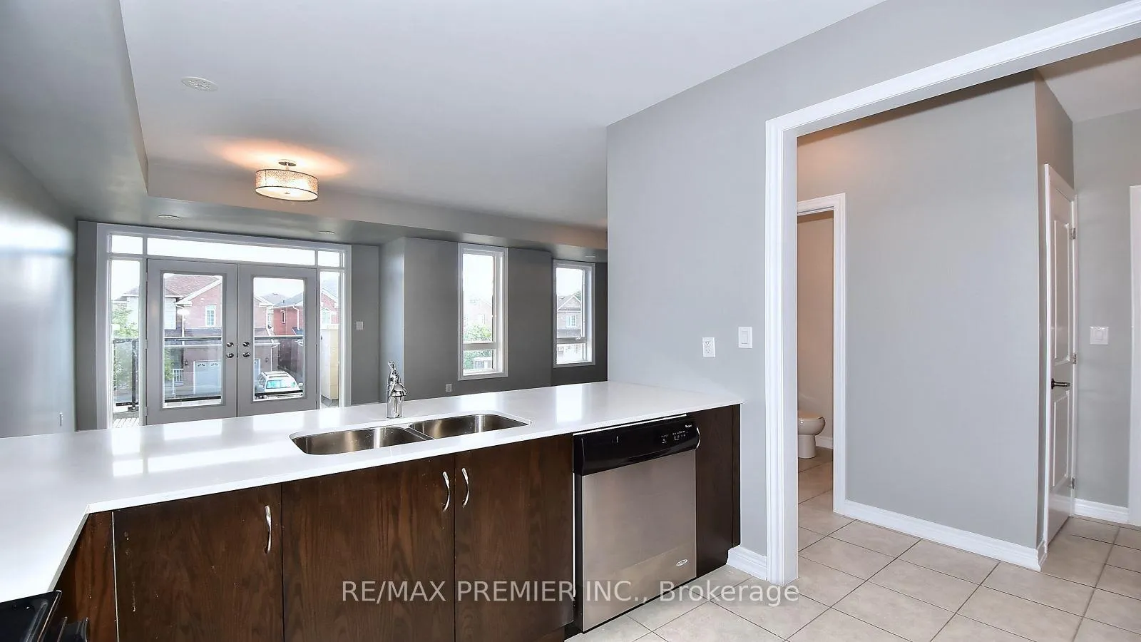 Photo 8 of Unit 10, 105 Kayla Crescent, Vaughan, Maple — HOMEH