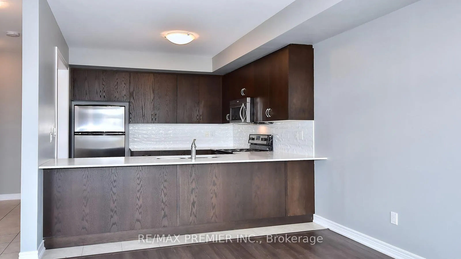 Photo 10 of Unit 10, 105 Kayla Crescent, Vaughan, Maple — HOMEH