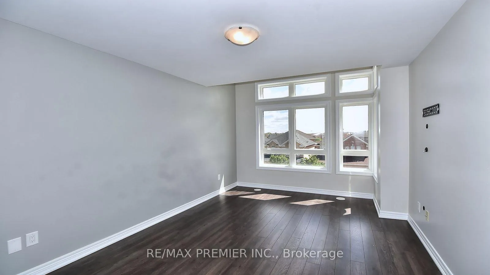 Photo 23 of Unit 10, 105 Kayla Crescent, Vaughan, Maple — HOMEH