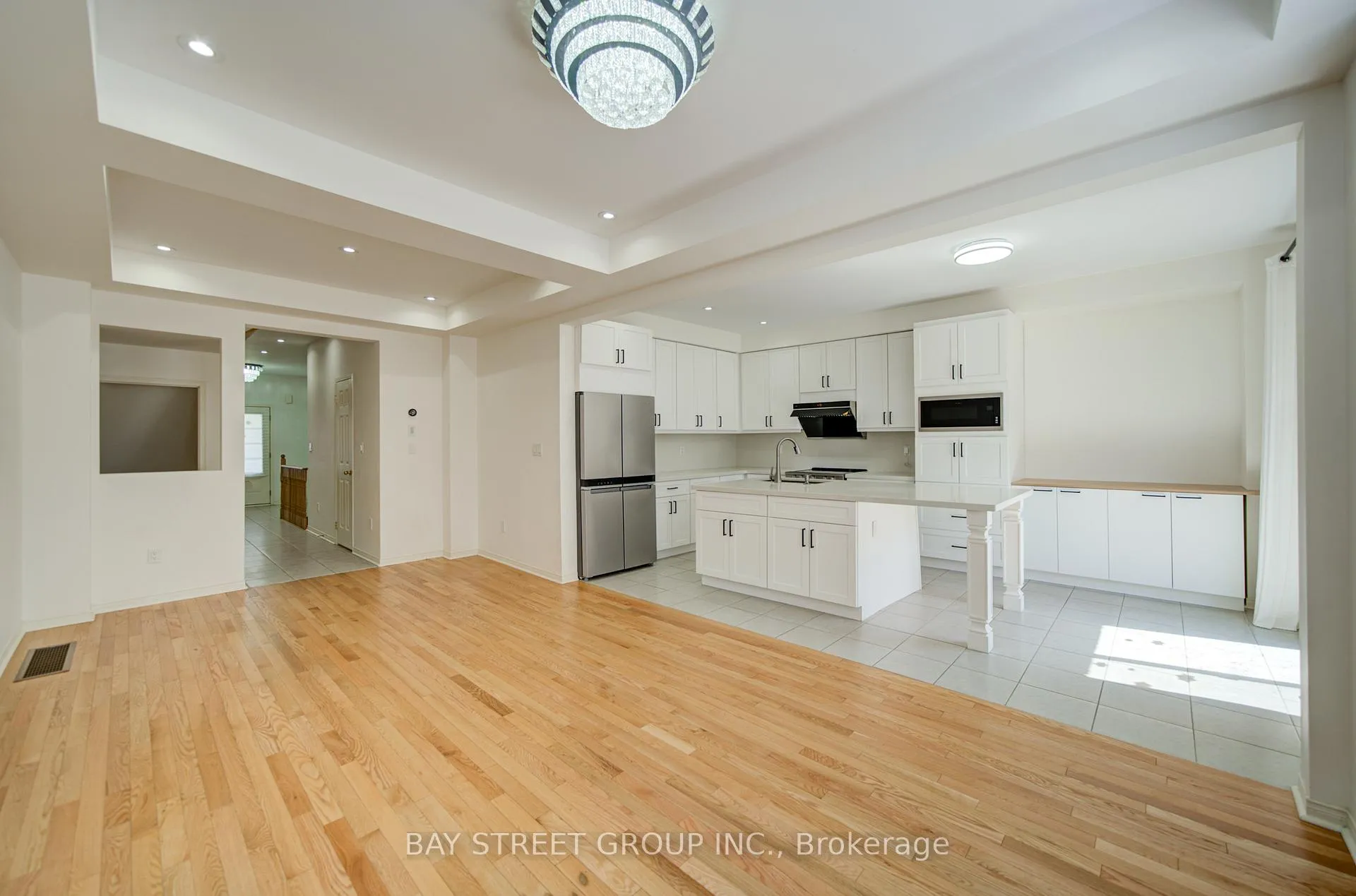 Photo 2 of 114 Ness Drive, Richmond Hill, Rural Richmond Hill — HOMEH