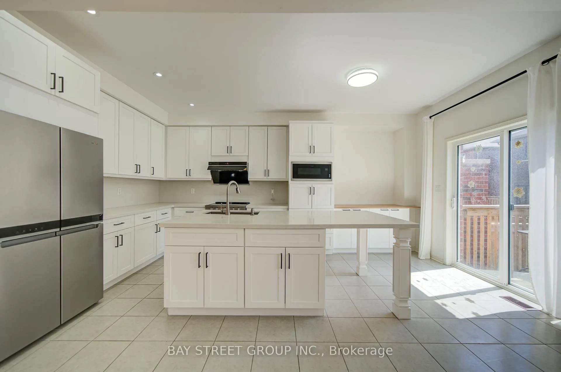 Photo 5 of 114 Ness Drive, Richmond Hill, Rural Richmond Hill — HOMEH