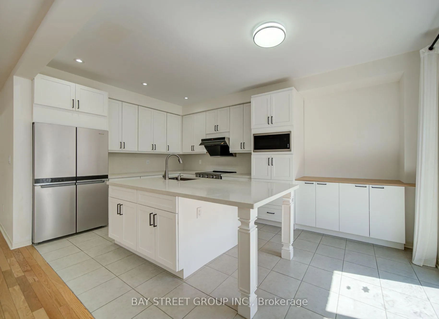 Photo 6 of 114 Ness Drive, Richmond Hill, Rural Richmond Hill — HOMEH