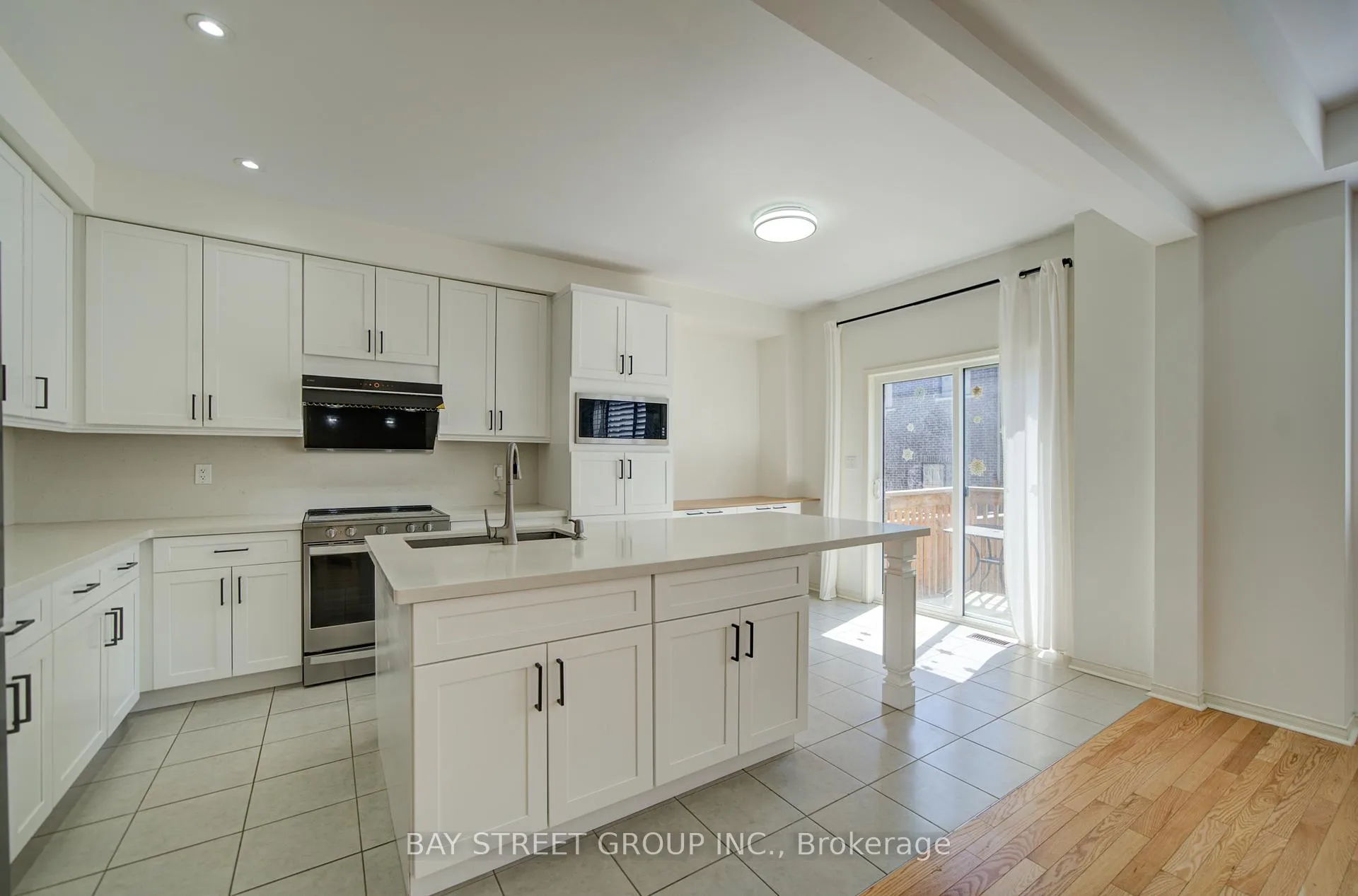 Photo 7 of 114 Ness Drive, Richmond Hill, Rural Richmond Hill — HOMEH