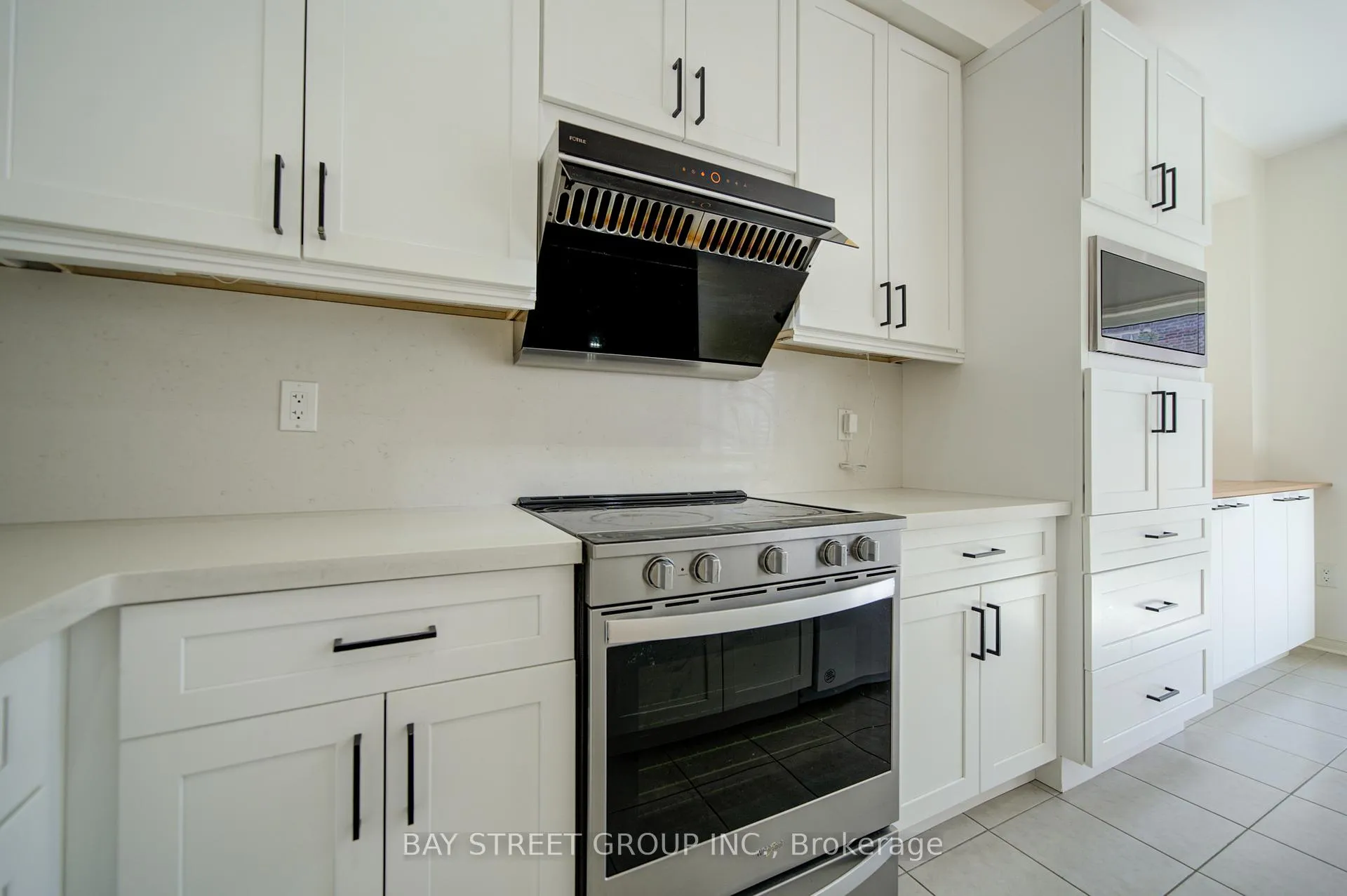 Photo 8 of 114 Ness Drive, Richmond Hill, Rural Richmond Hill — HOMEH