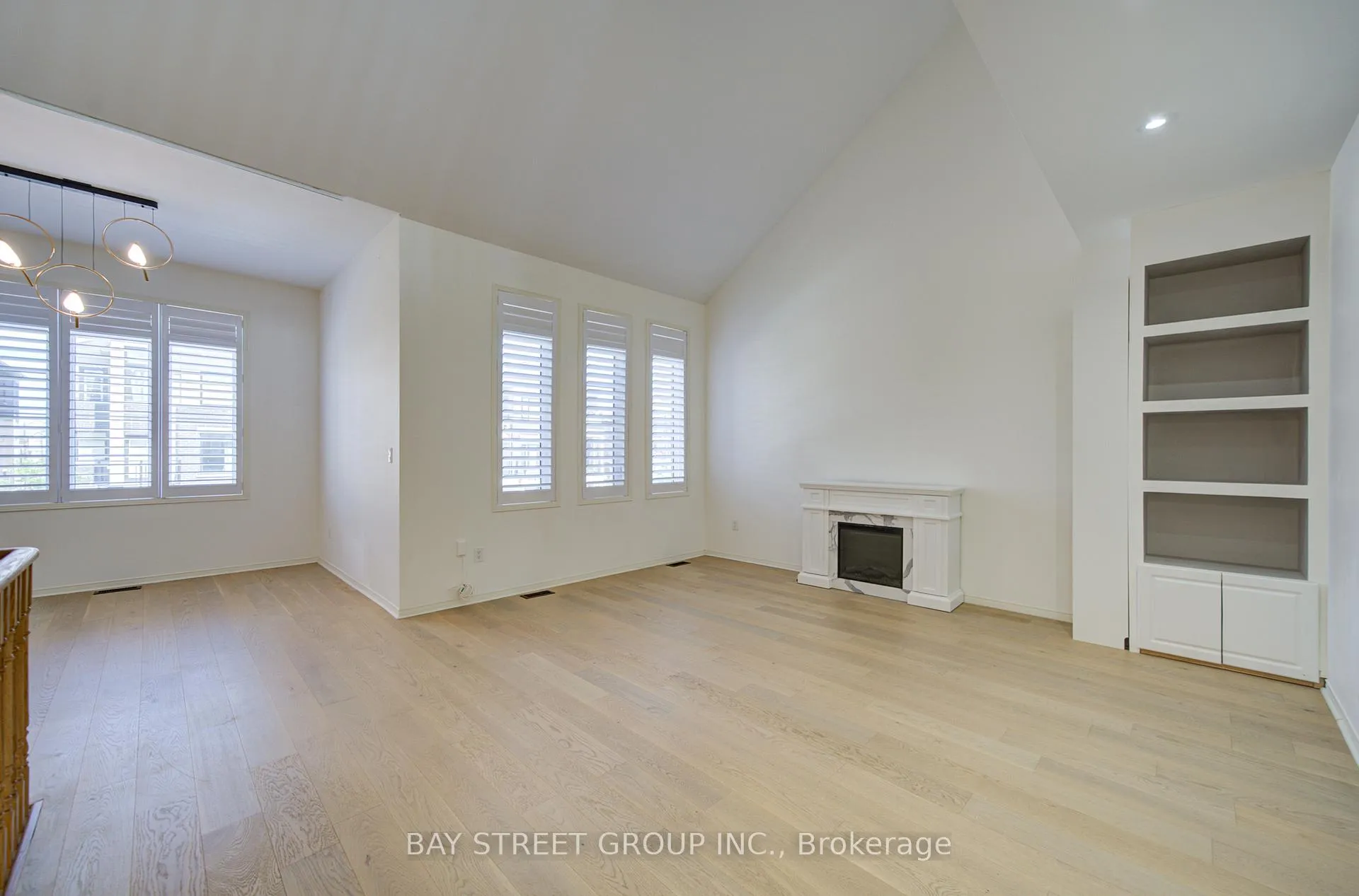 Photo 13 of 114 Ness Drive, Richmond Hill, Rural Richmond Hill — HOMEH