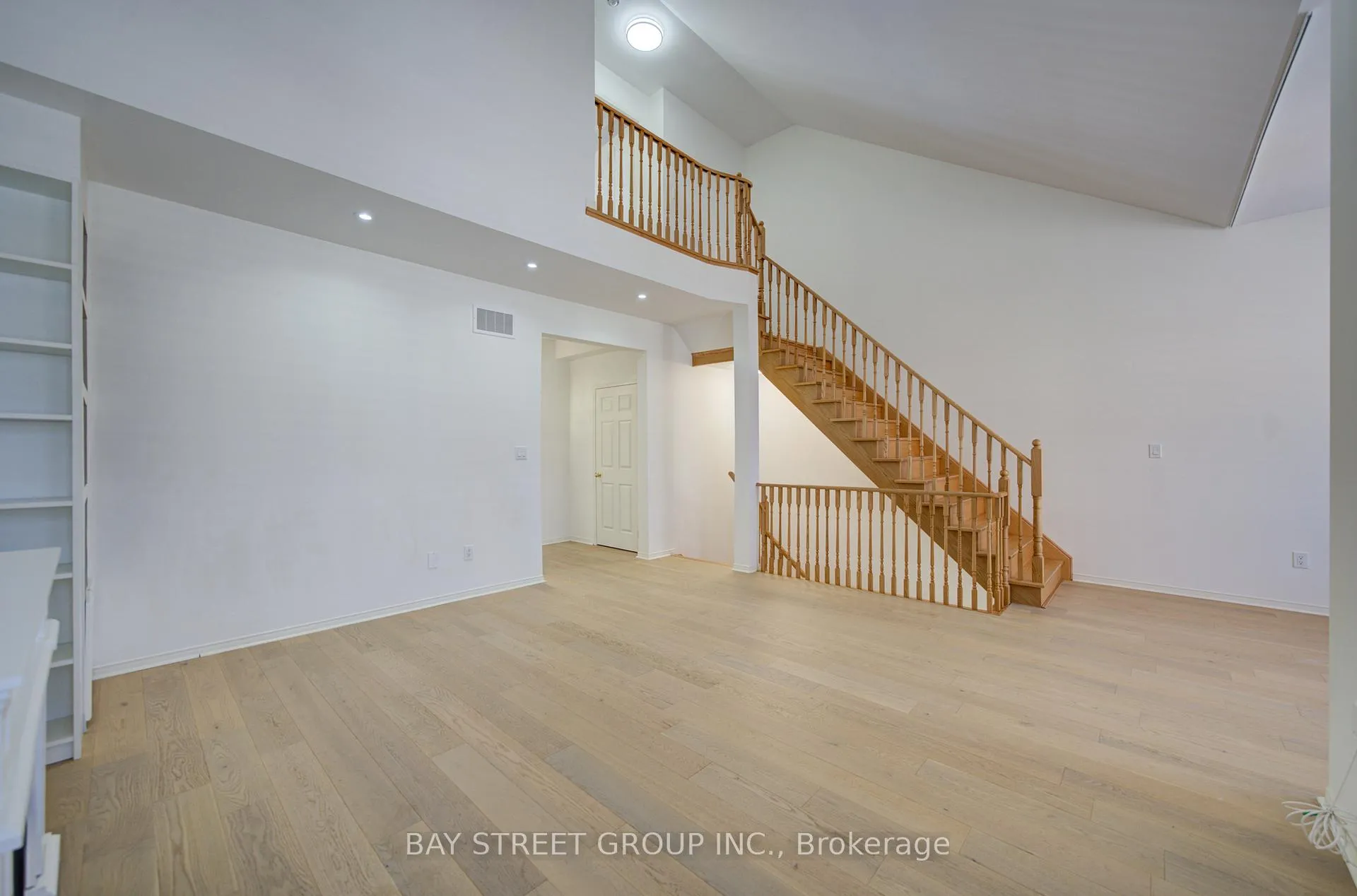 Photo 14 of 114 Ness Drive, Richmond Hill, Rural Richmond Hill — HOMEH