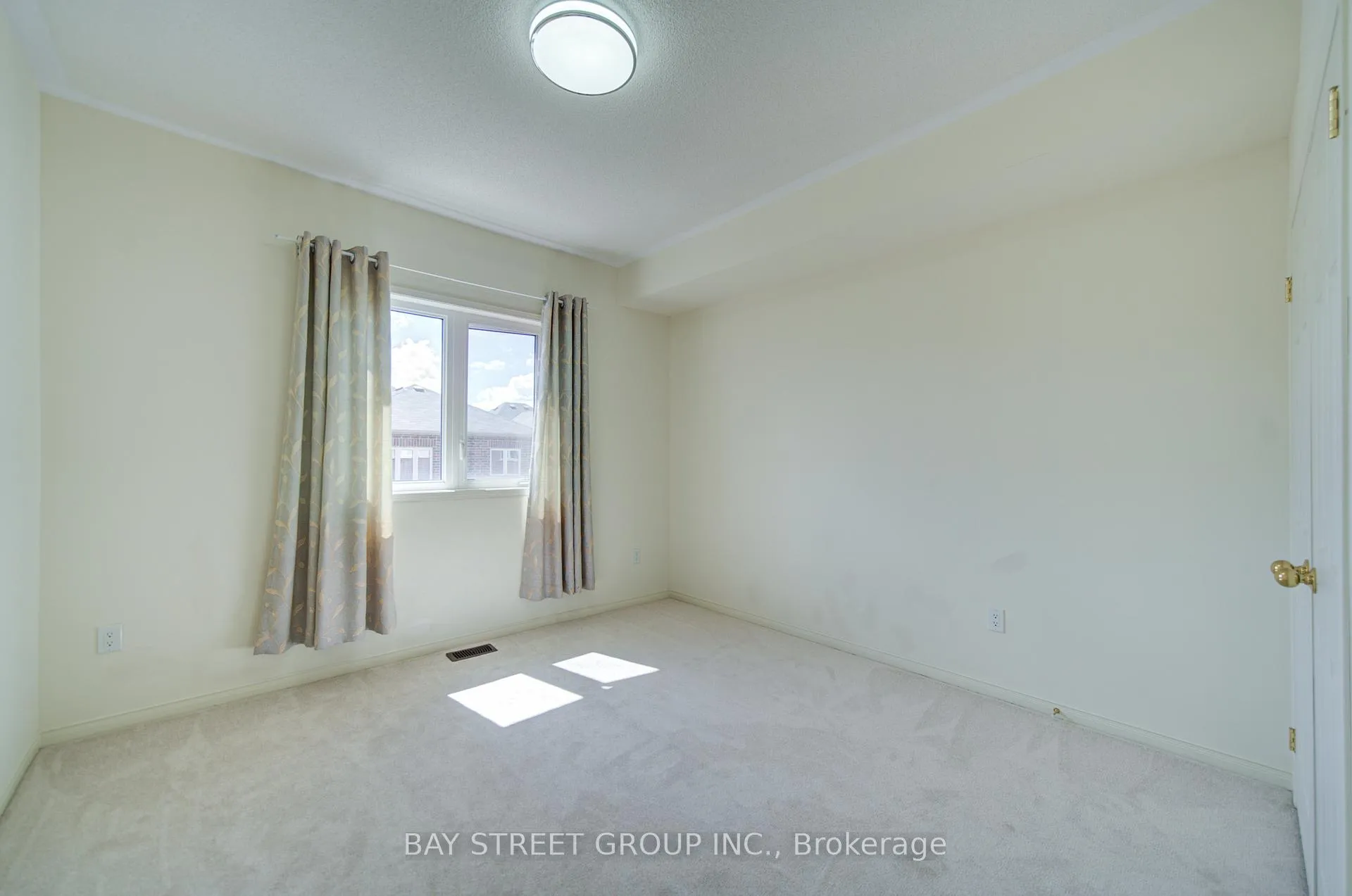 Photo 18 of 114 Ness Drive, Richmond Hill, Rural Richmond Hill — HOMEH