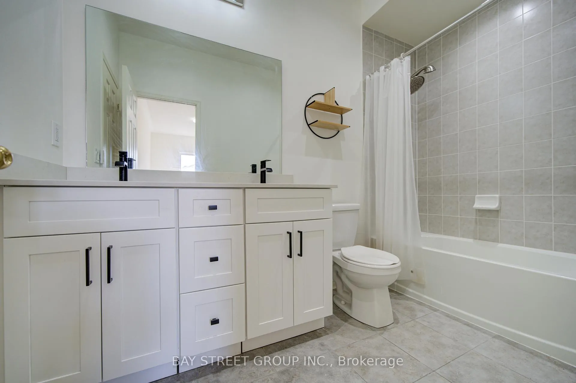 Photo 22 of 114 Ness Drive, Richmond Hill, Rural Richmond Hill — HOMEH
