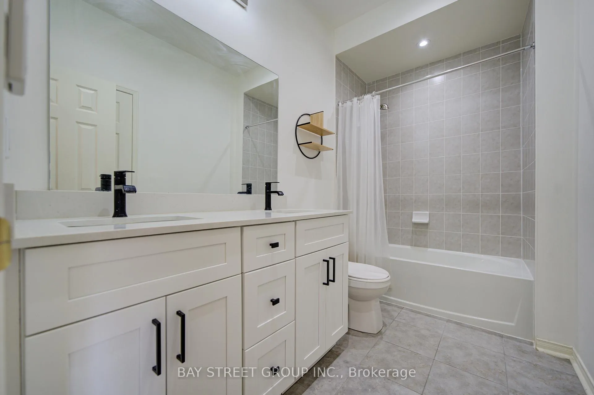 Photo 23 of 114 Ness Drive, Richmond Hill, Rural Richmond Hill — HOMEH