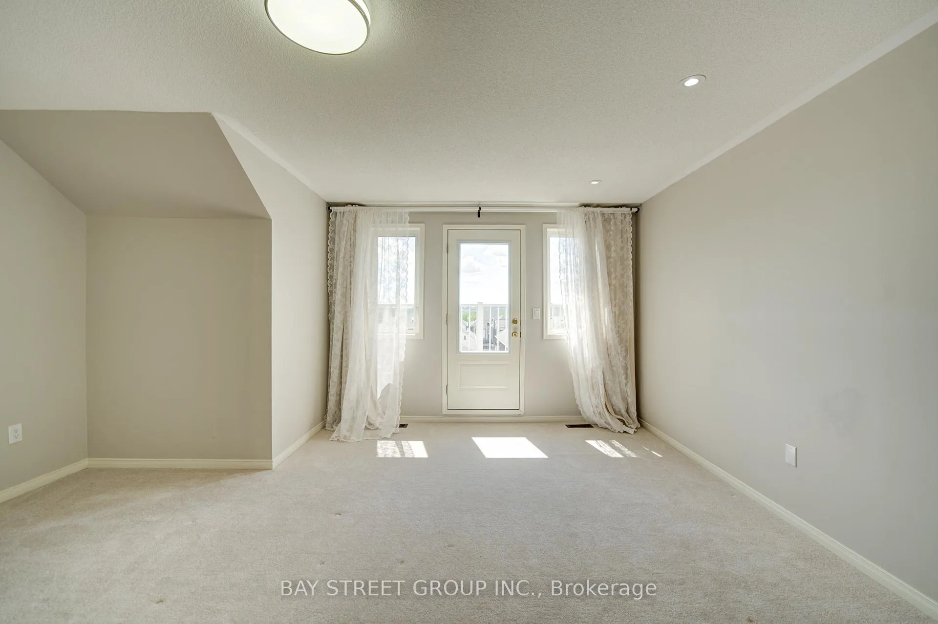 Photo 25 of 114 Ness Drive, Richmond Hill, Rural Richmond Hill — HOMEH