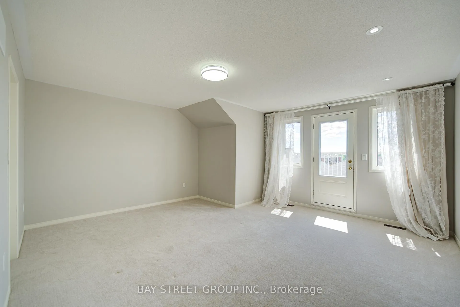 Photo 27 of 114 Ness Drive, Richmond Hill, Rural Richmond Hill — HOMEH