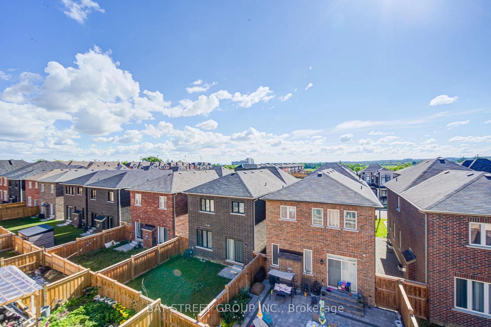 Photo 35 of 114 Ness Drive, Richmond Hill, Rural Richmond Hill — HOMEH