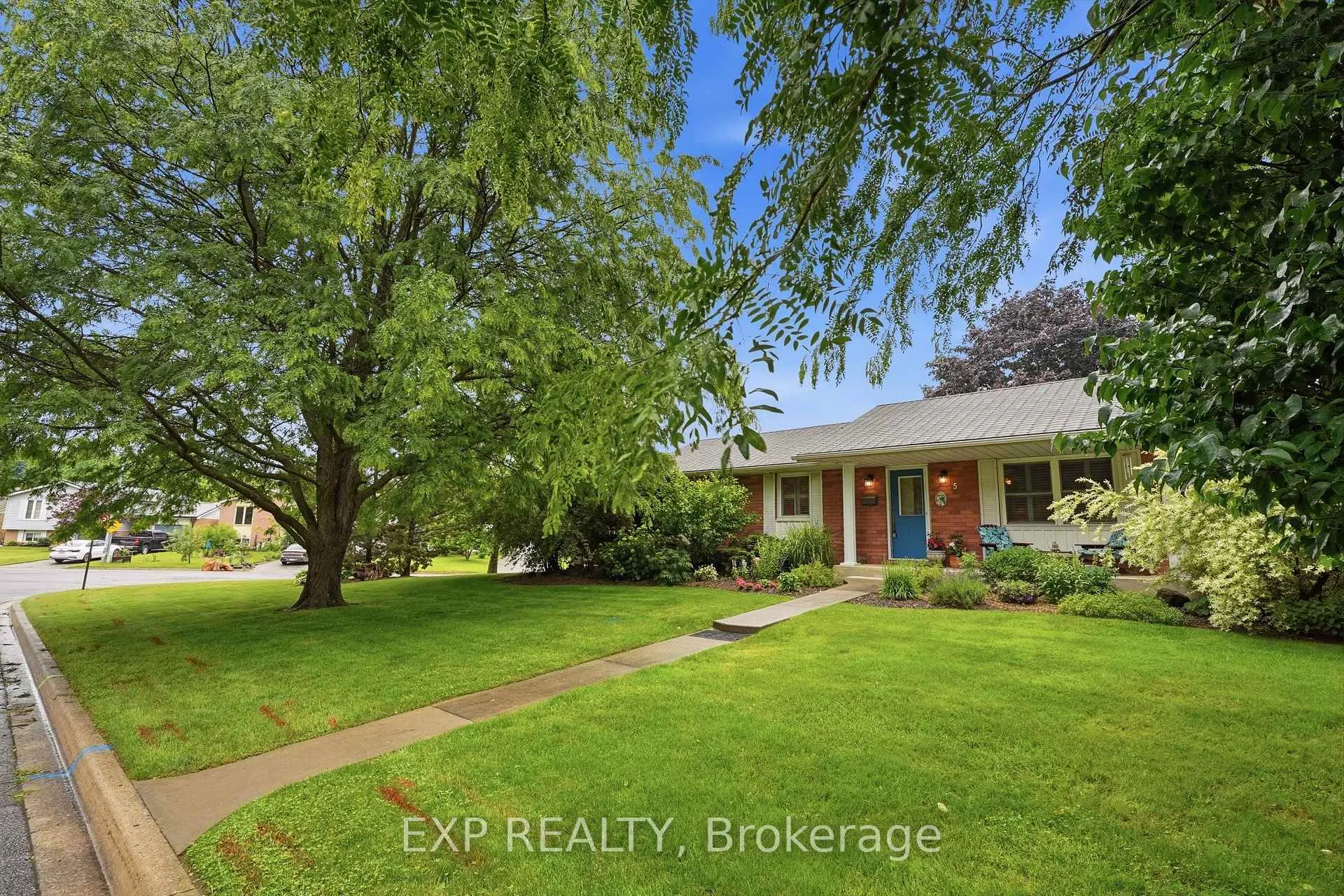 Photo 6 of 5 Brant Street, Norfolk, Simcoe — HOMEH
