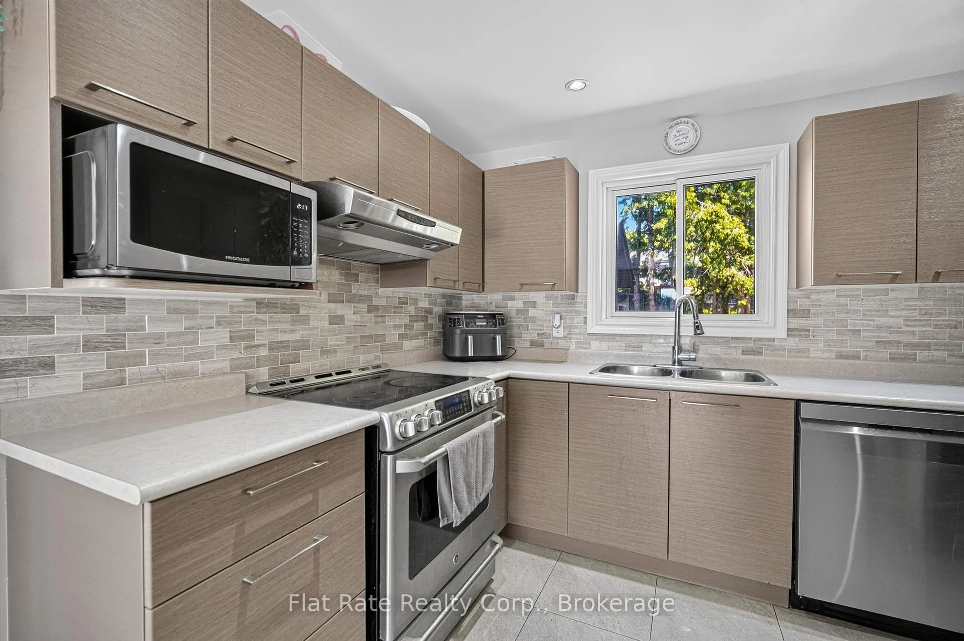 Photo 14 of 150 Maryland Drive, Selwyn — HOMEH