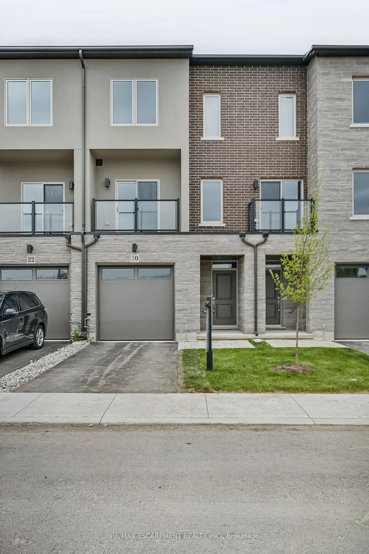 Photo 1 of 20 Clear Valley Lane, Hamilton, Mount Hope — HOMEH