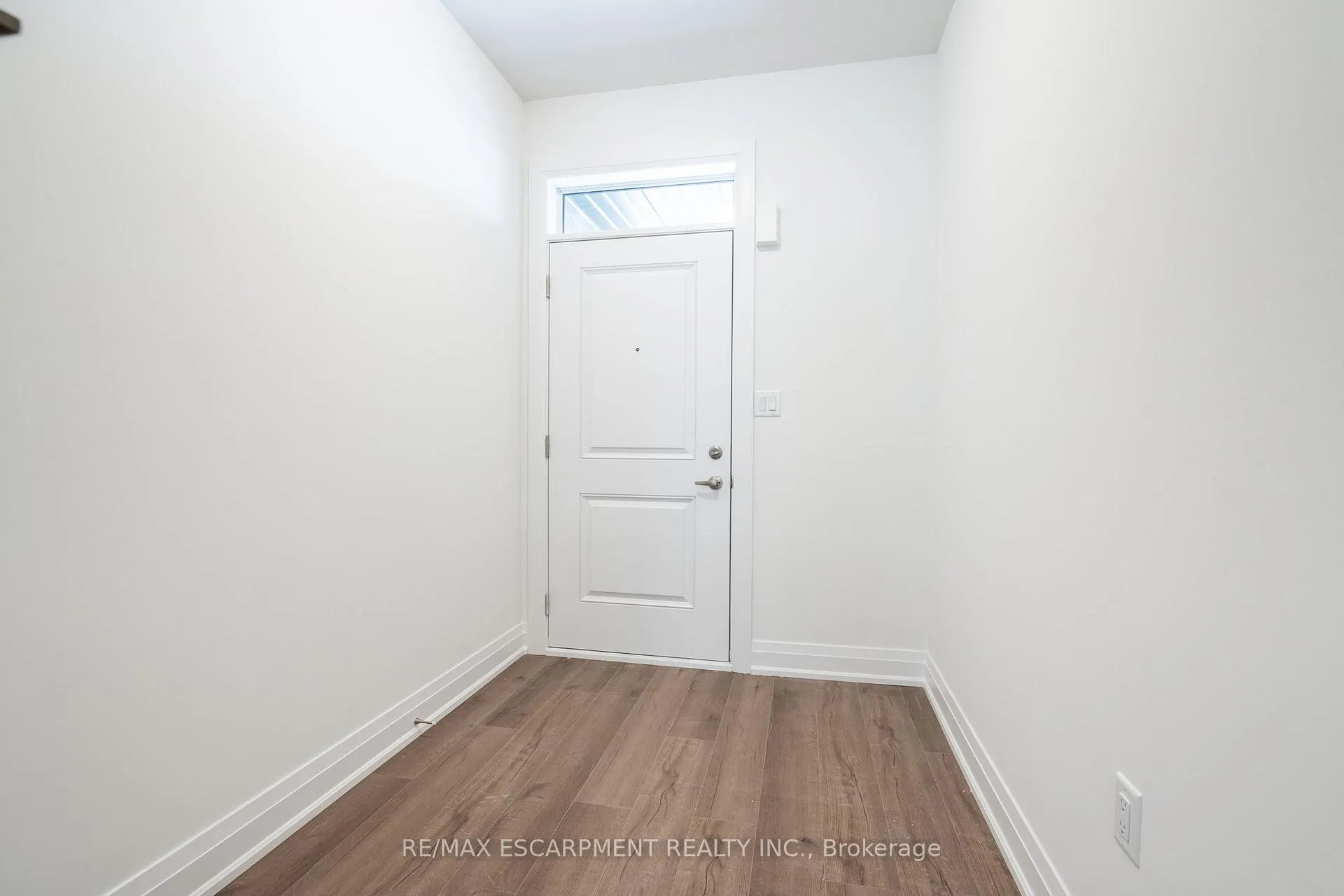 Photo 2 of 20 Clear Valley Lane, Hamilton, Mount Hope — HOMEH