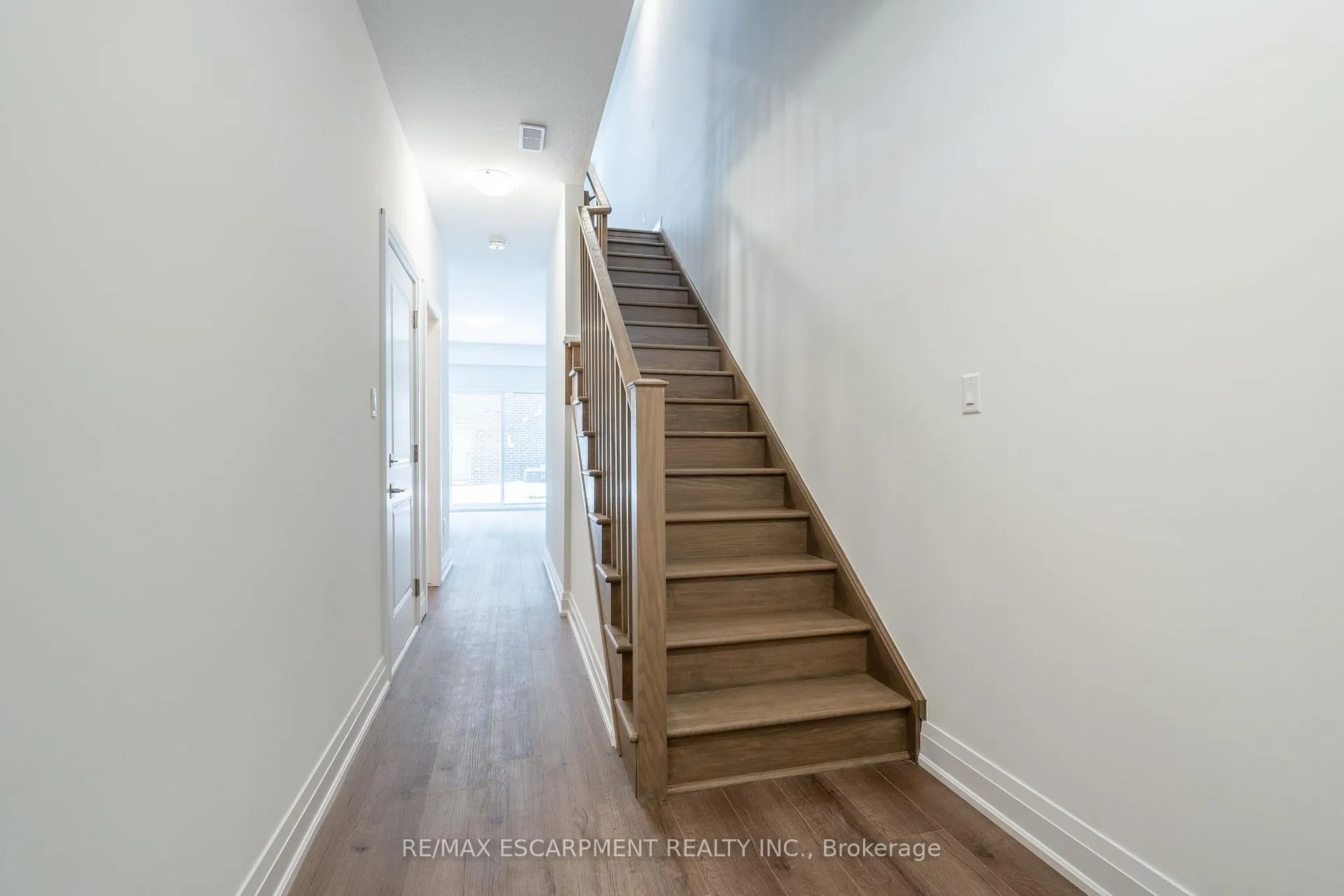 Photo 3 of 20 Clear Valley Lane, Hamilton, Mount Hope — HOMEH