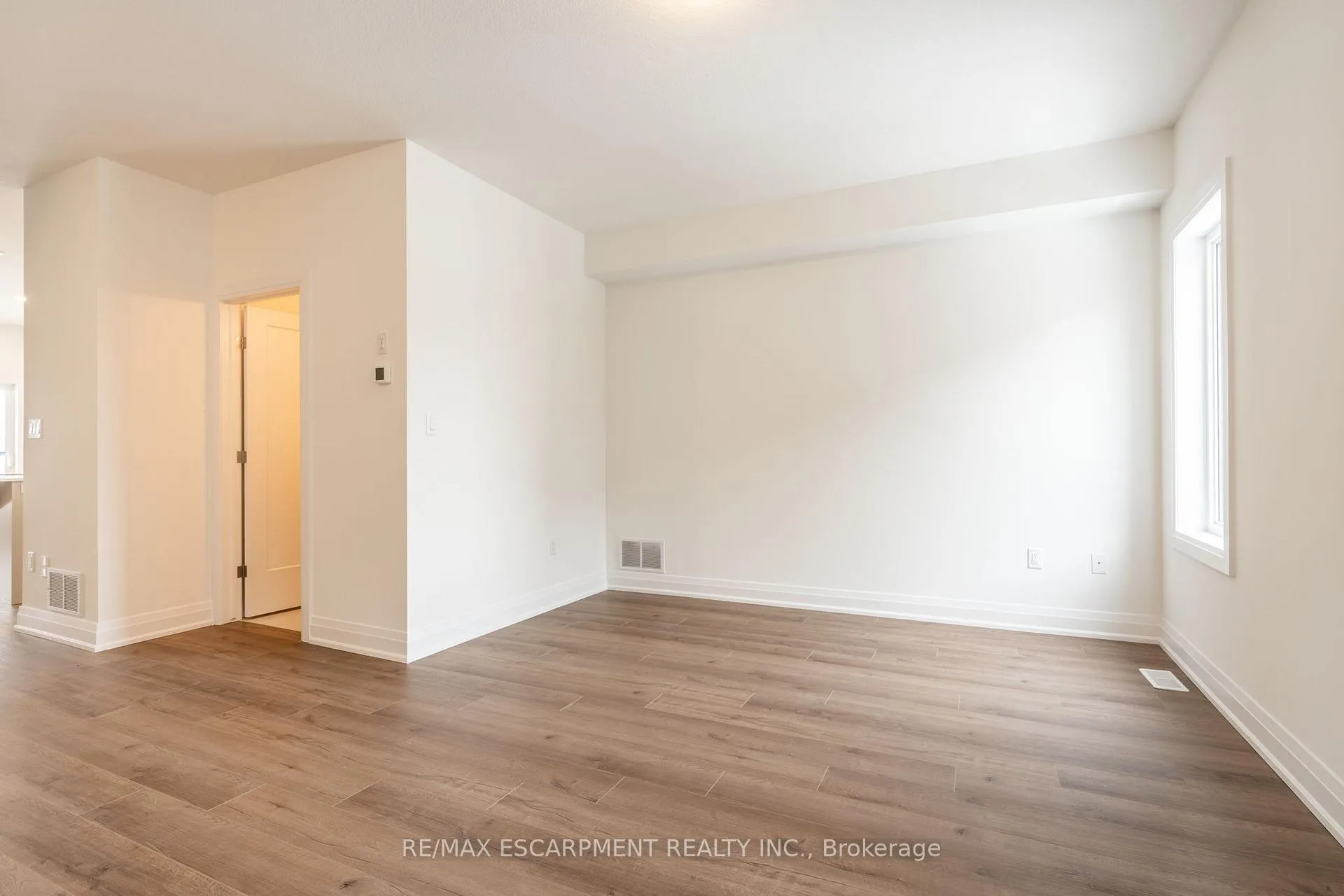 Photo 7 of 20 Clear Valley Lane, Hamilton, Mount Hope — HOMEH