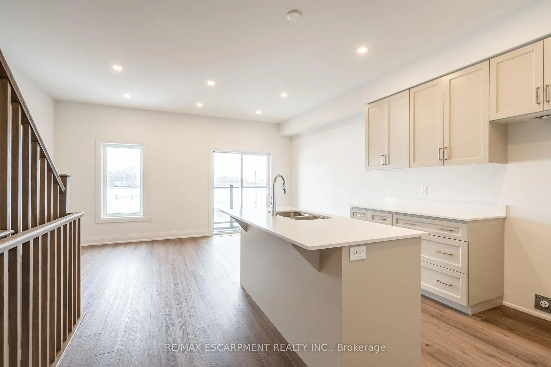 Photo 10 of 20 Clear Valley Lane, Hamilton, Mount Hope — HOMEH