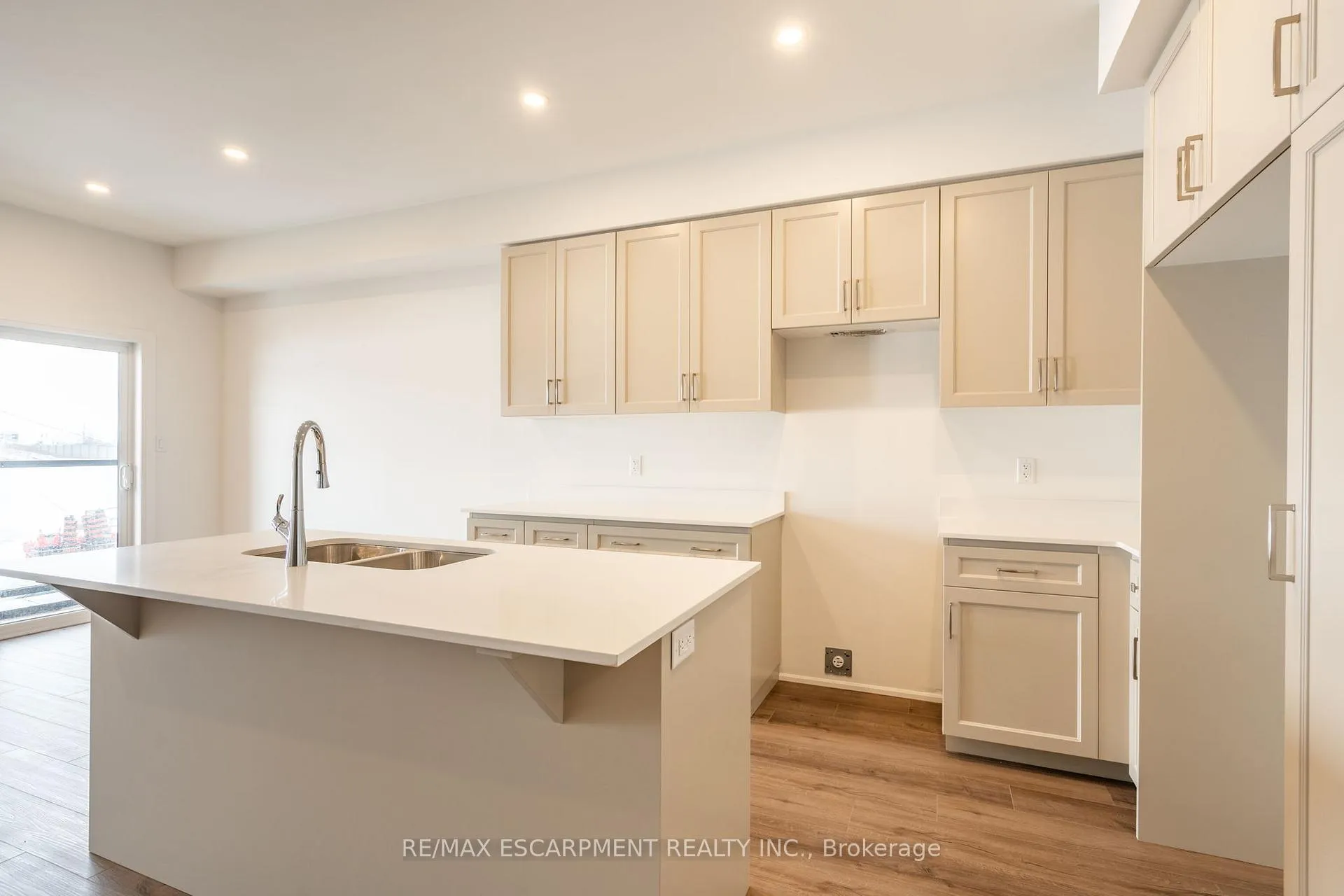Photo 12 of 20 Clear Valley Lane, Hamilton, Mount Hope — HOMEH