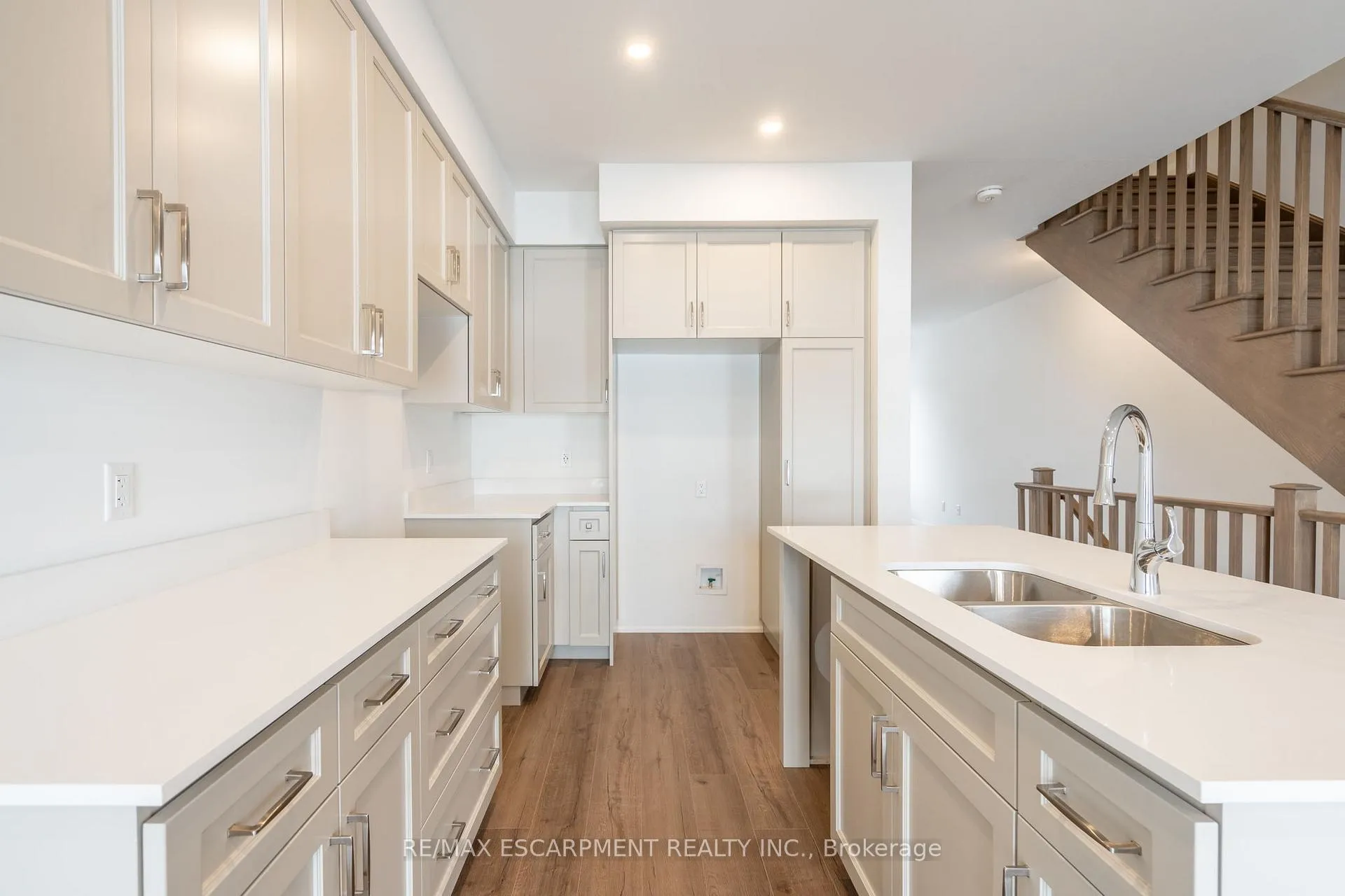 Photo 13 of 20 Clear Valley Lane, Hamilton, Mount Hope — HOMEH