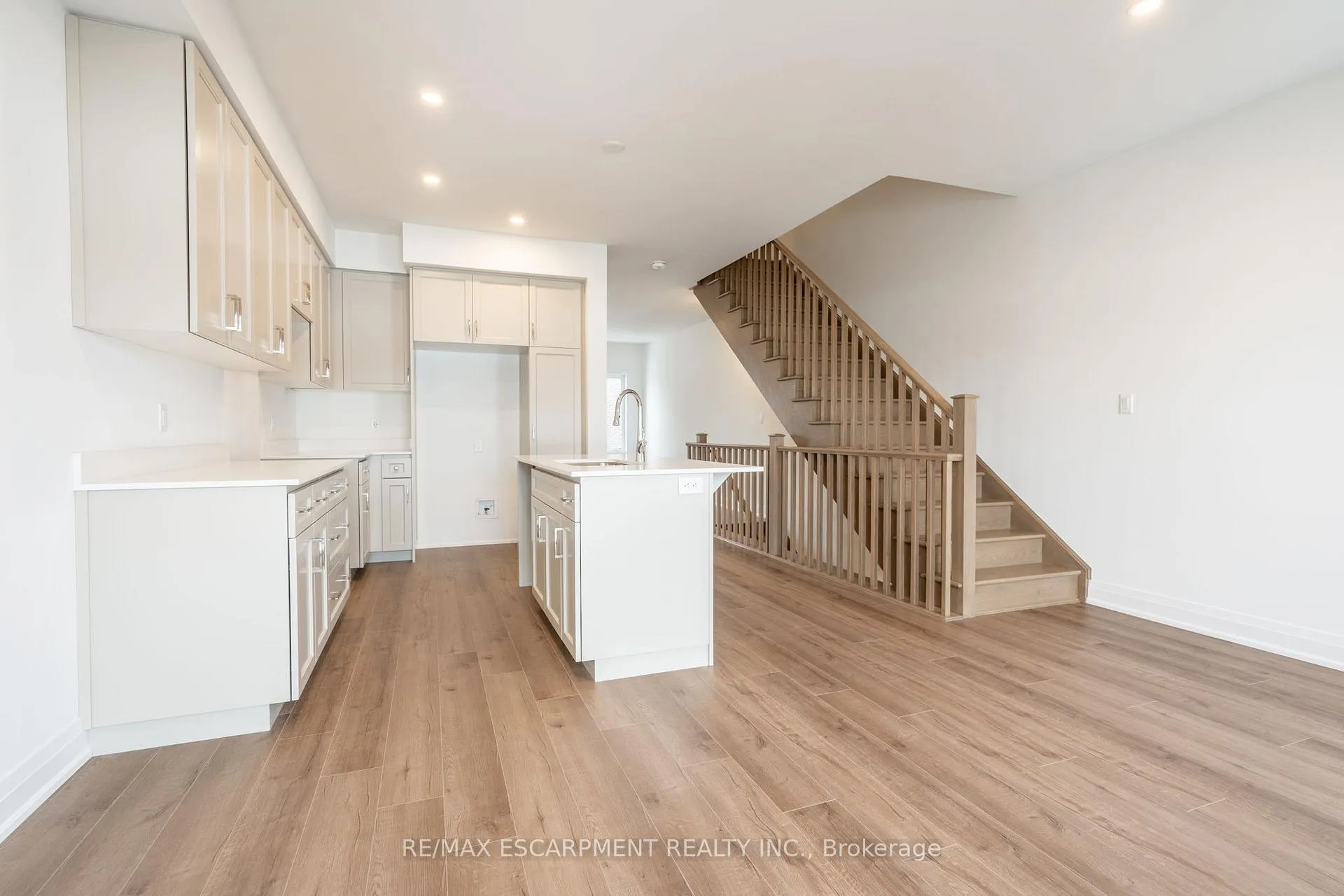 Photo 16 of 20 Clear Valley Lane, Hamilton, Mount Hope — HOMEH
