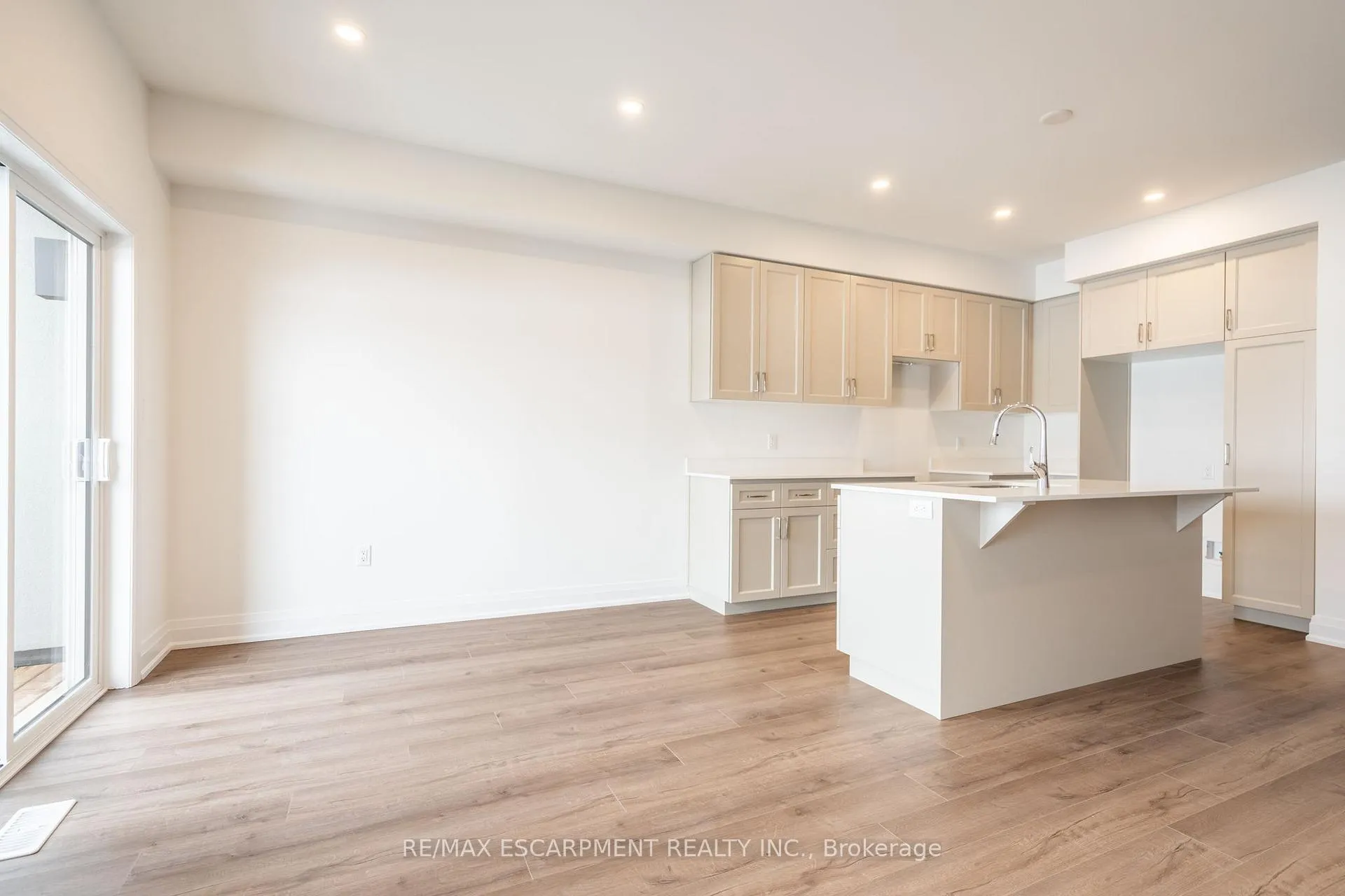 Photo 17 of 20 Clear Valley Lane, Hamilton, Mount Hope — HOMEH