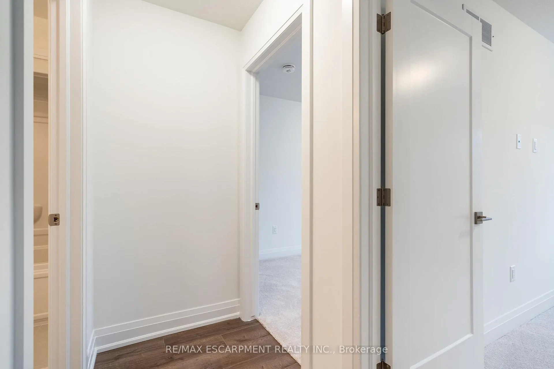 Photo 26 of 20 Clear Valley Lane, Hamilton, Mount Hope — HOMEH