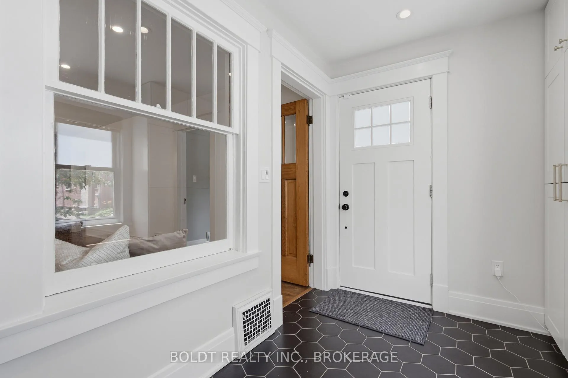 Photo 6 of 21 Albert Street, St. Catharines, Downtown — HOMEH