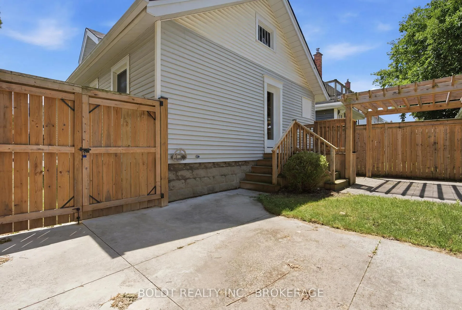 Photo 23 of 21 Albert Street, St. Catharines, Downtown — HOMEH