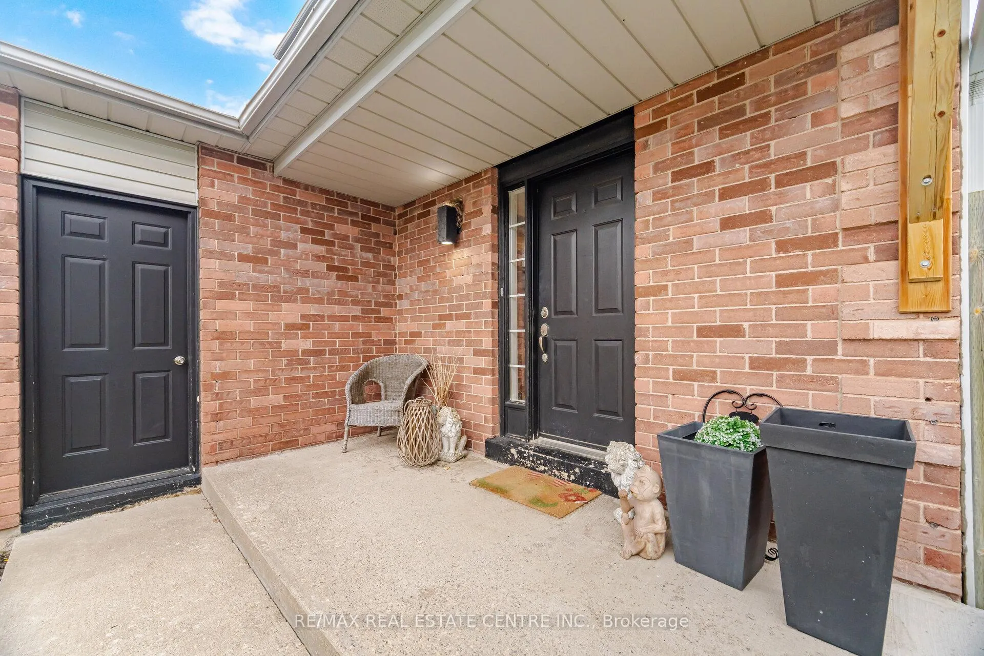 Photo 4 of 323 Michael Drive, Orangeville — HOMEH