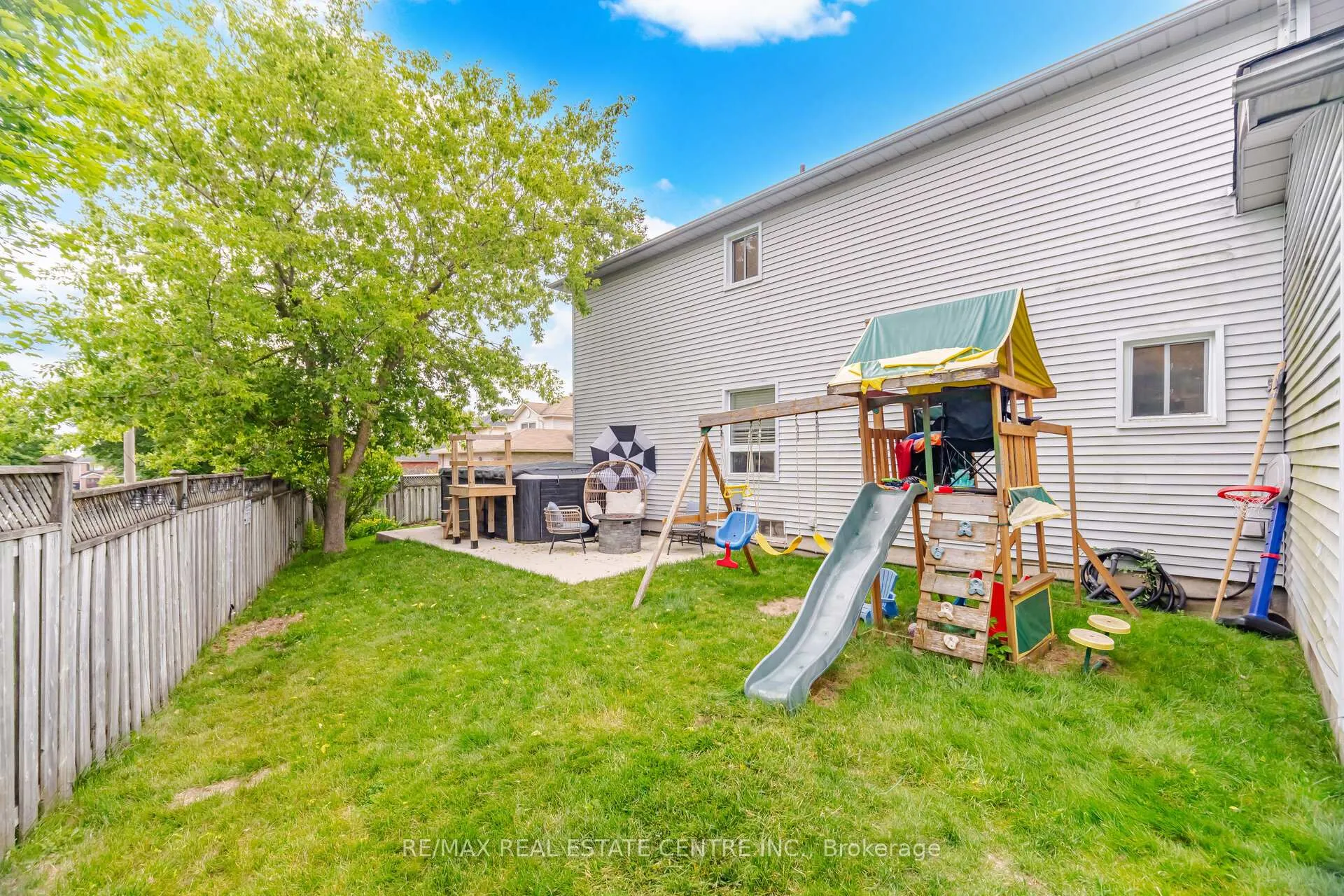 Photo 28 of 323 Michael Drive, Orangeville — HOMEH