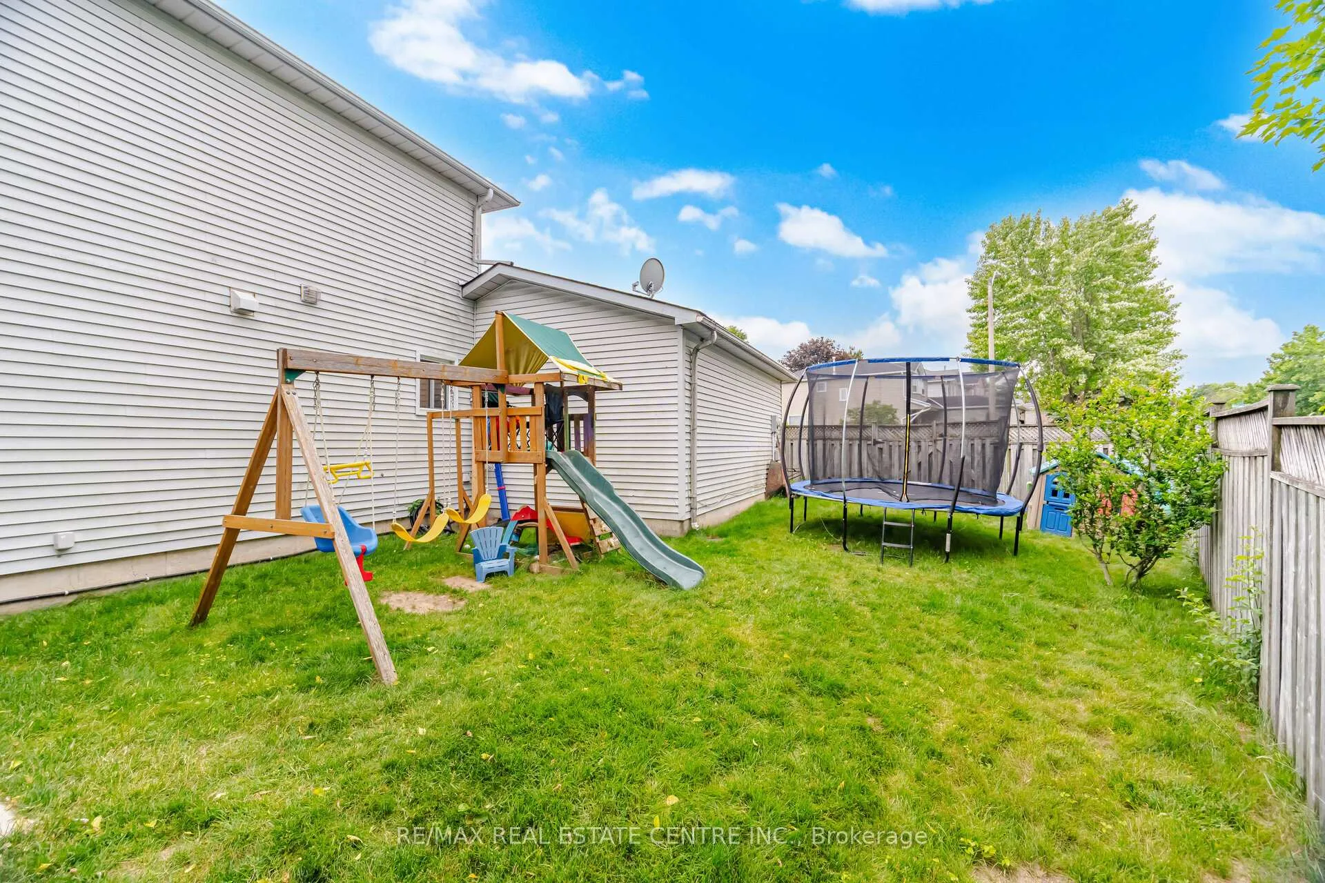 Photo 29 of 323 Michael Drive, Orangeville — HOMEH