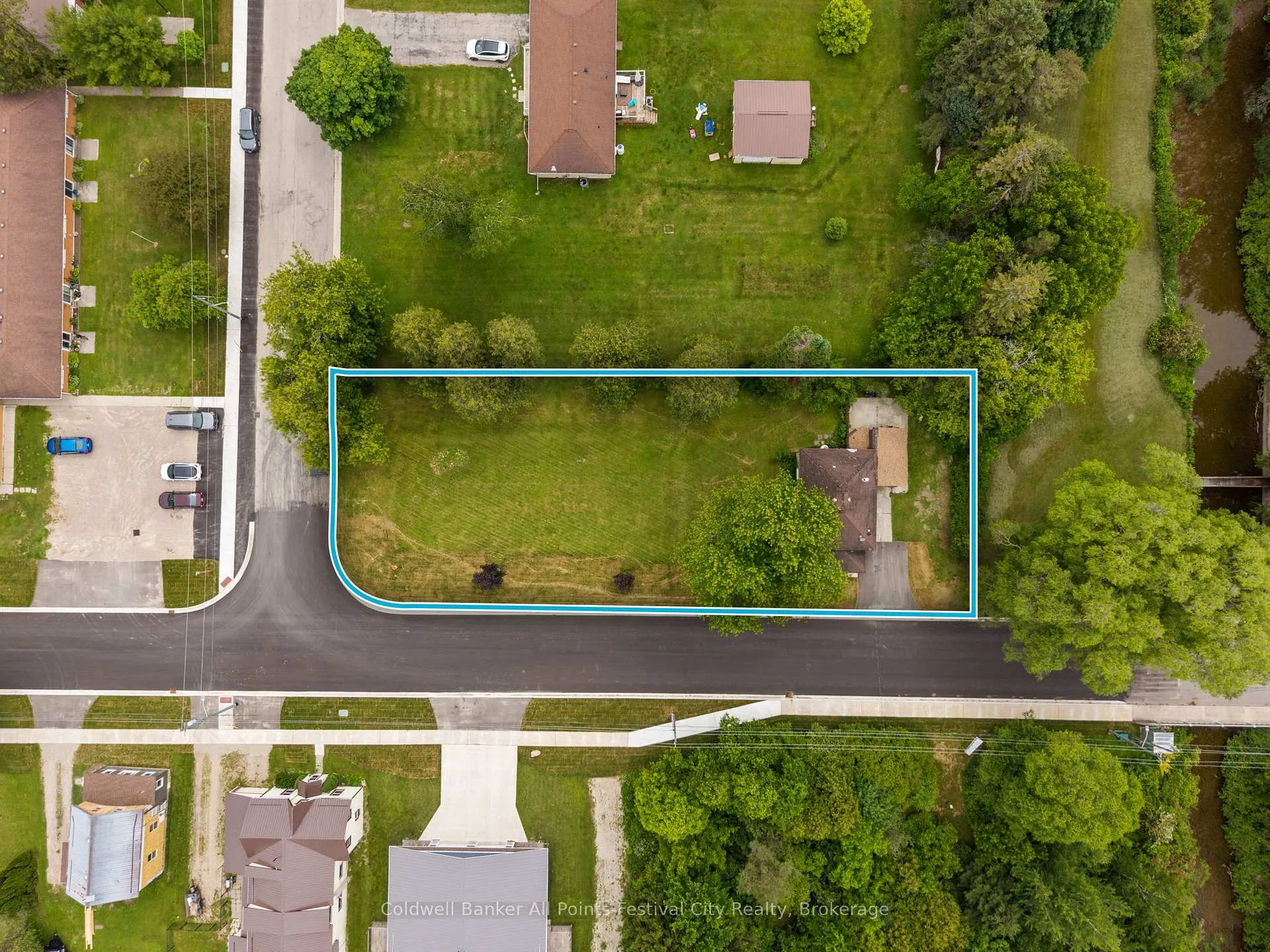 Photo 2 of 604 Gough Street, Huron-Kinloss, Lucknow — HOMEH