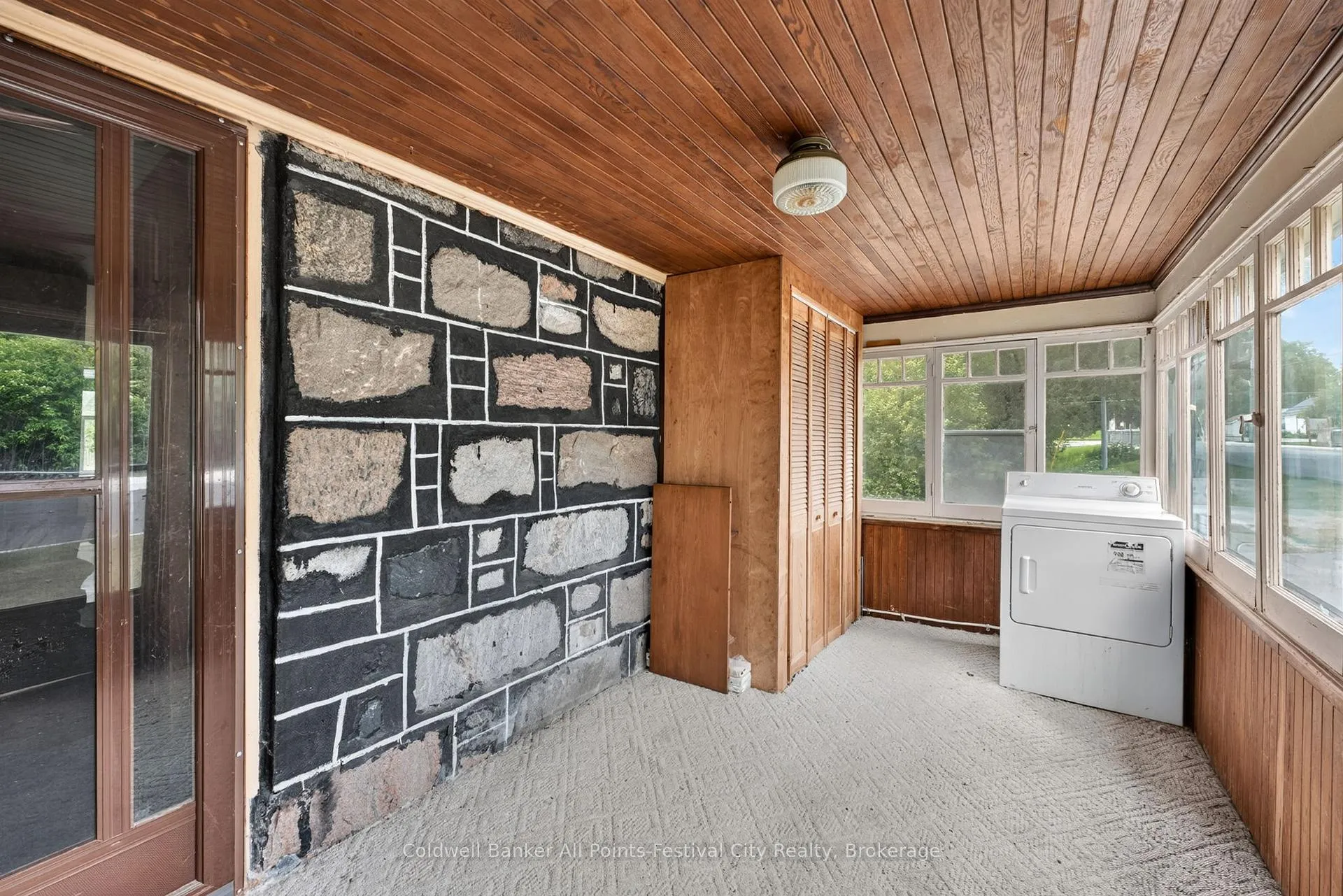 Photo 4 of 604 Gough Street, Huron-Kinloss, Lucknow — HOMEH