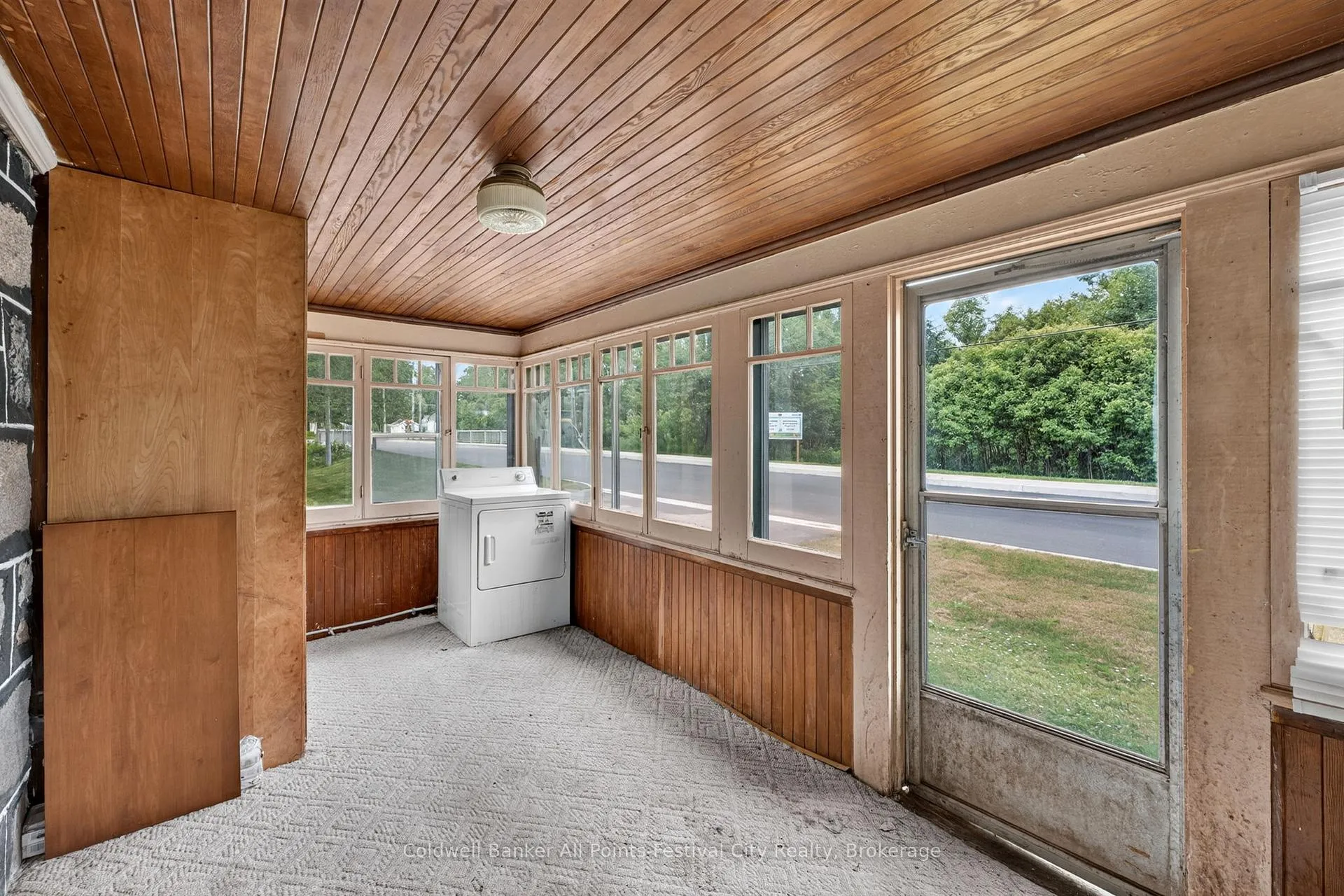Photo 5 of 604 Gough Street, Huron-Kinloss, Lucknow — HOMEH