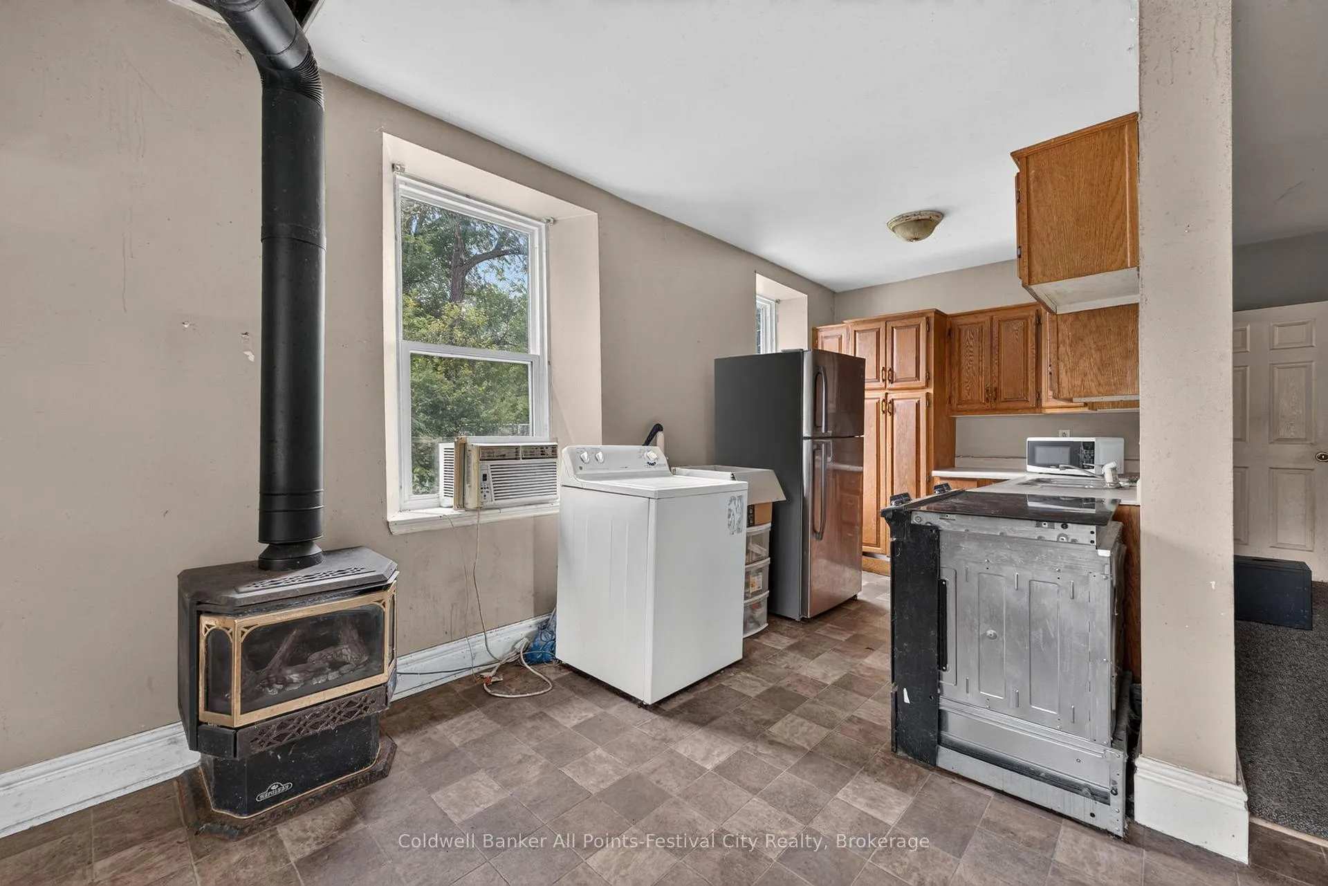 Photo 16 of 604 Gough Street, Huron-Kinloss, Lucknow — HOMEH