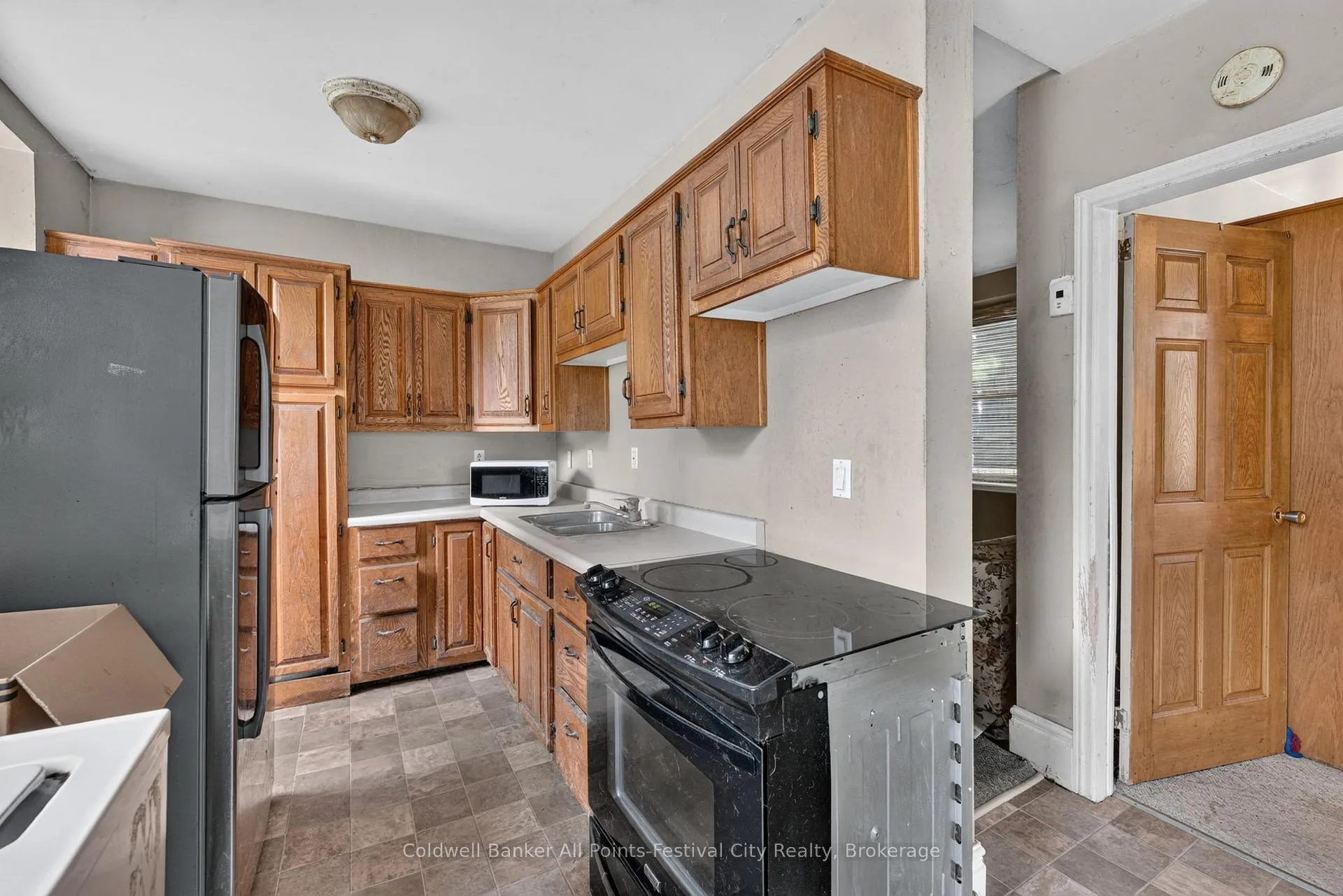 Photo 17 of 604 Gough Street, Huron-Kinloss, Lucknow — HOMEH