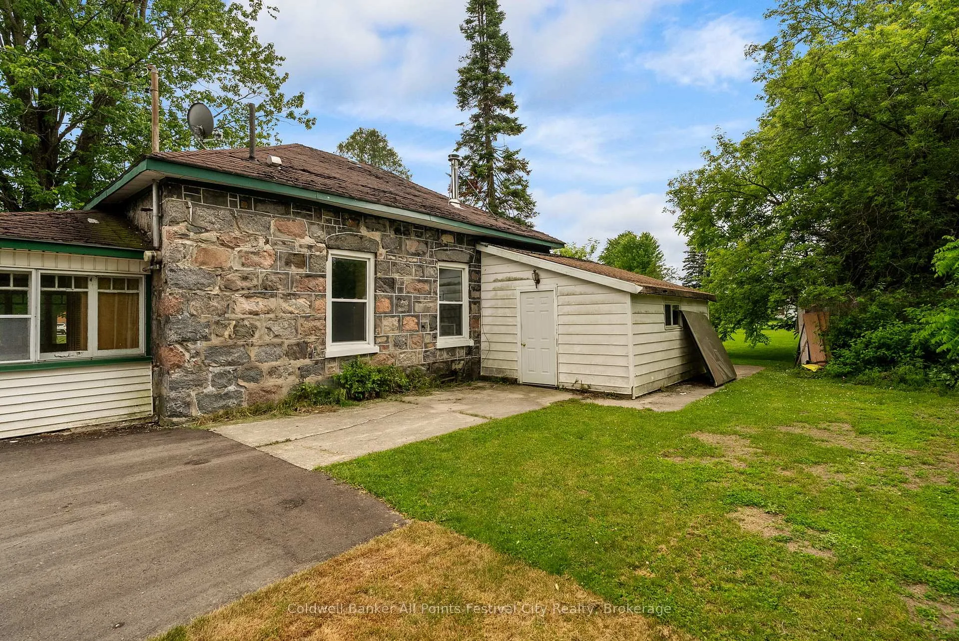 Photo 24 of 604 Gough Street, Huron-Kinloss, Lucknow — HOMEH