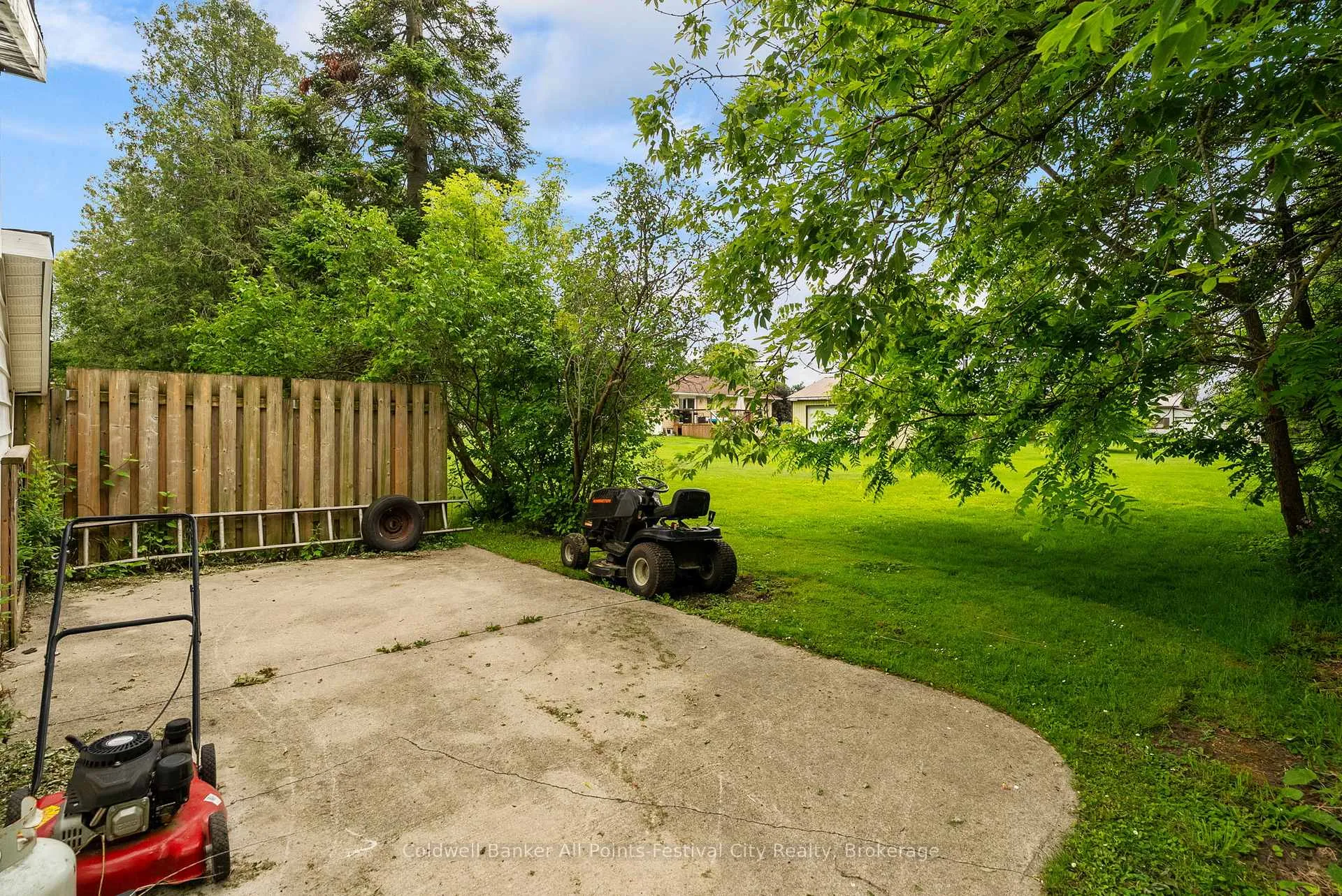 Photo 25 of 604 Gough Street, Huron-Kinloss, Lucknow — HOMEH