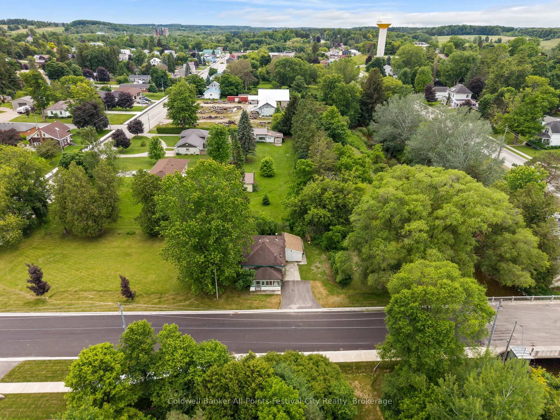 Photo 29 of 604 Gough Street, Huron-Kinloss, Lucknow — HOMEH