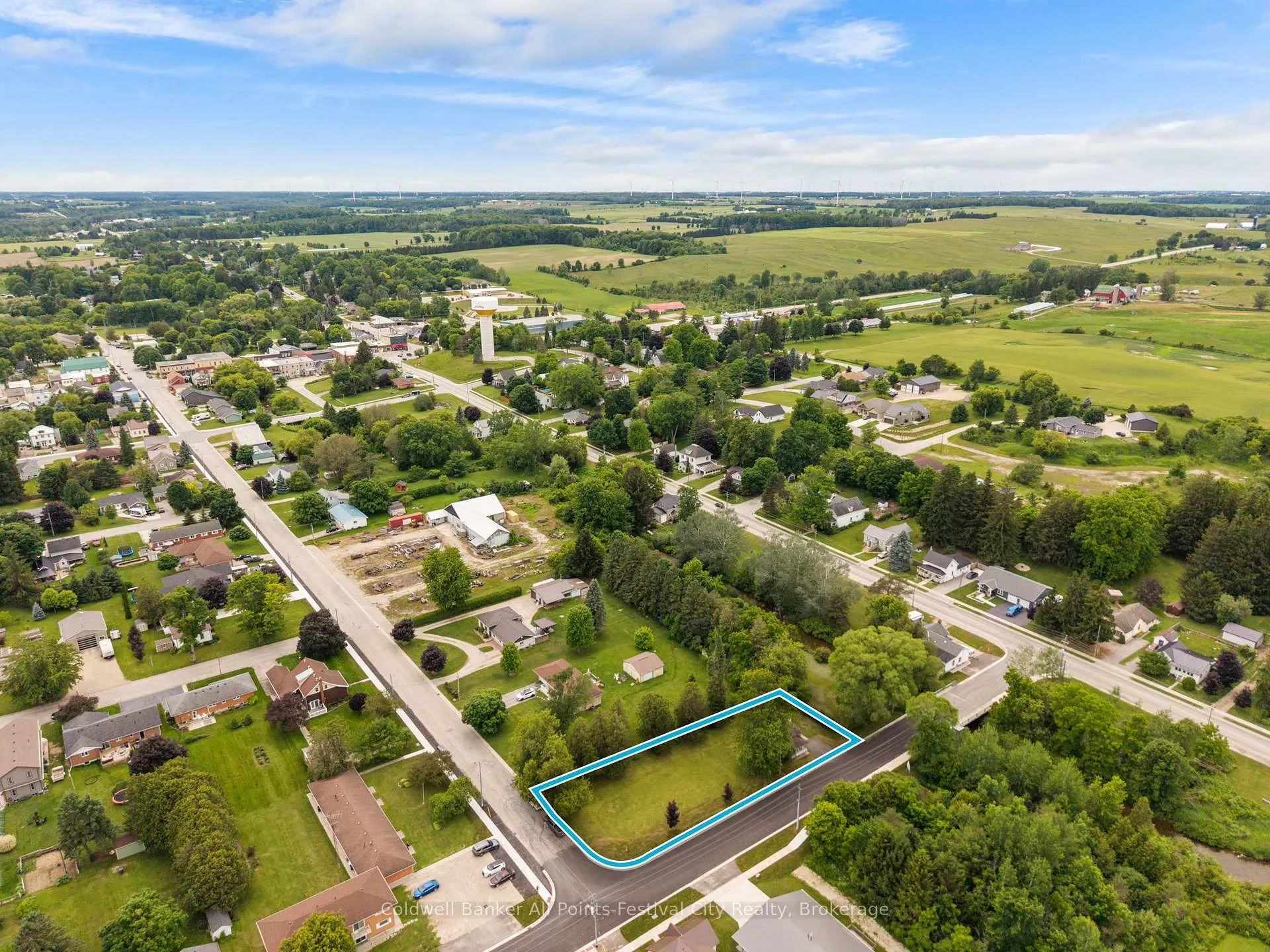 Photo 31 of 604 Gough Street, Huron-Kinloss, Lucknow — HOMEH