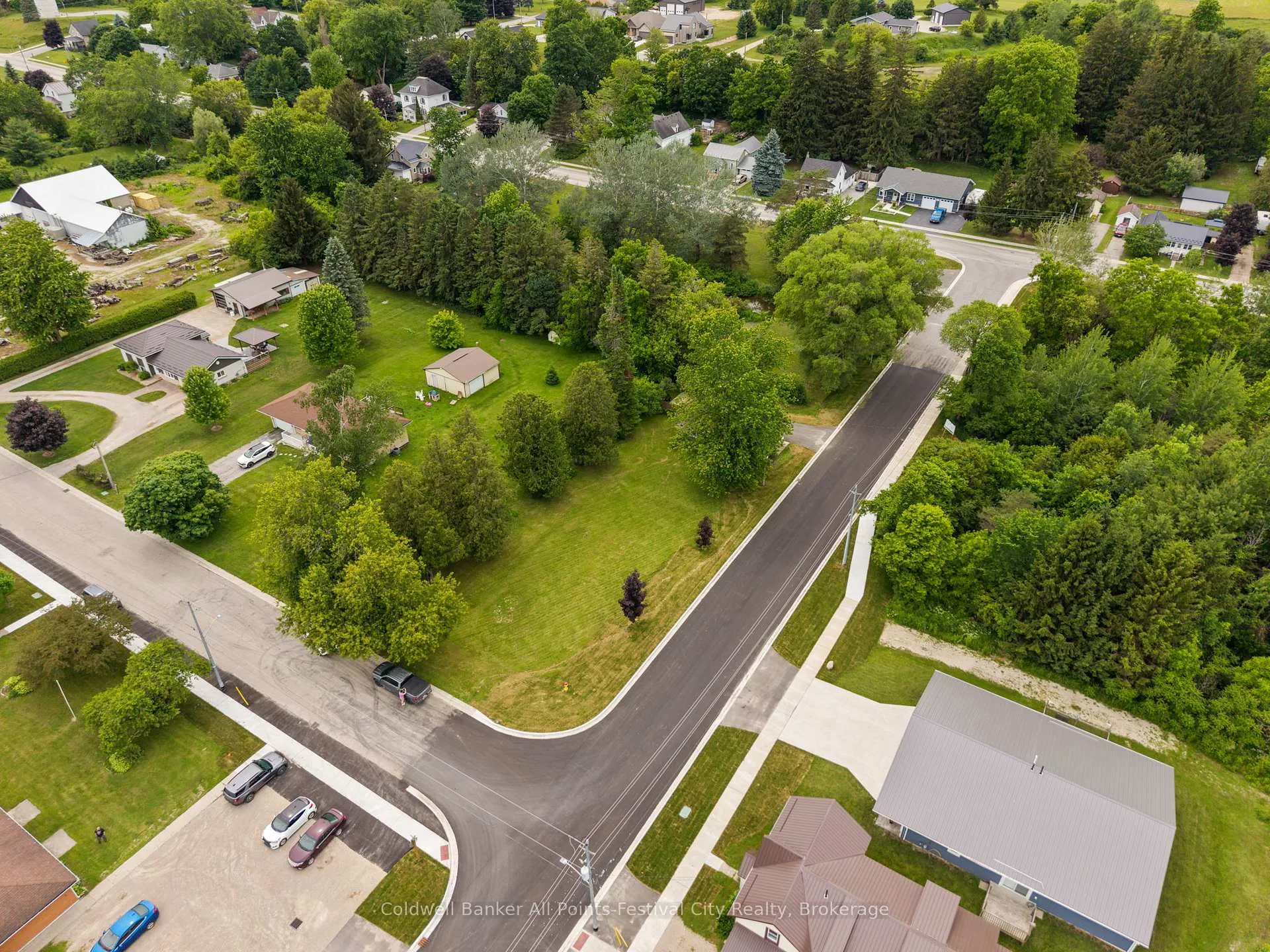 Photo 32 of 604 Gough Street, Huron-Kinloss, Lucknow — HOMEH