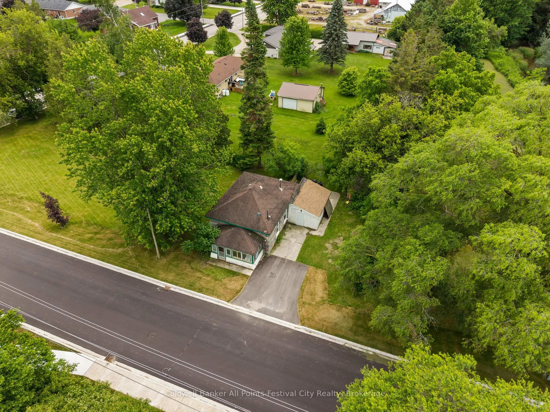 Photo 33 of 604 Gough Street, Huron-Kinloss, Lucknow — HOMEH