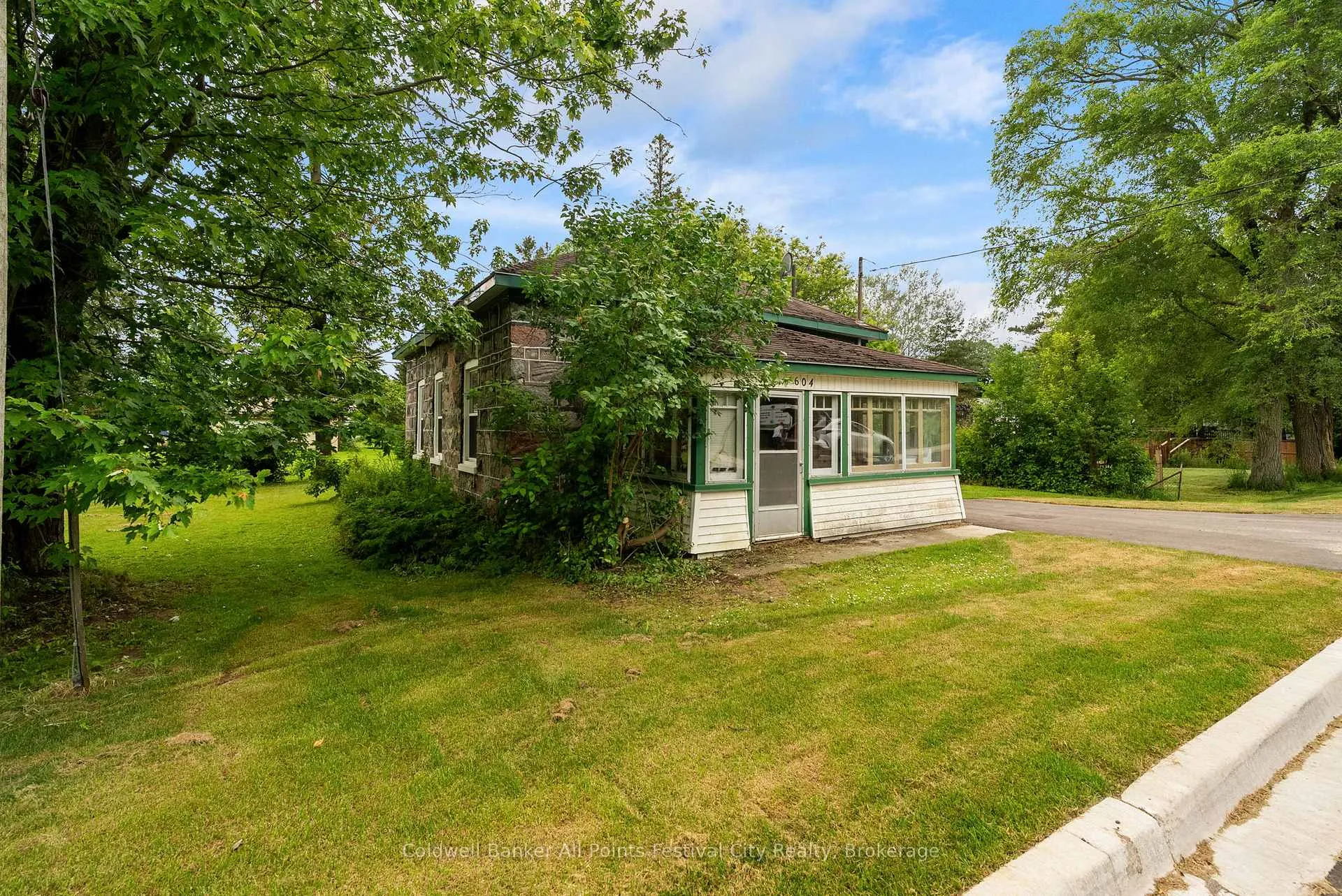 Photo 34 of 604 Gough Street, Huron-Kinloss, Lucknow — HOMEH