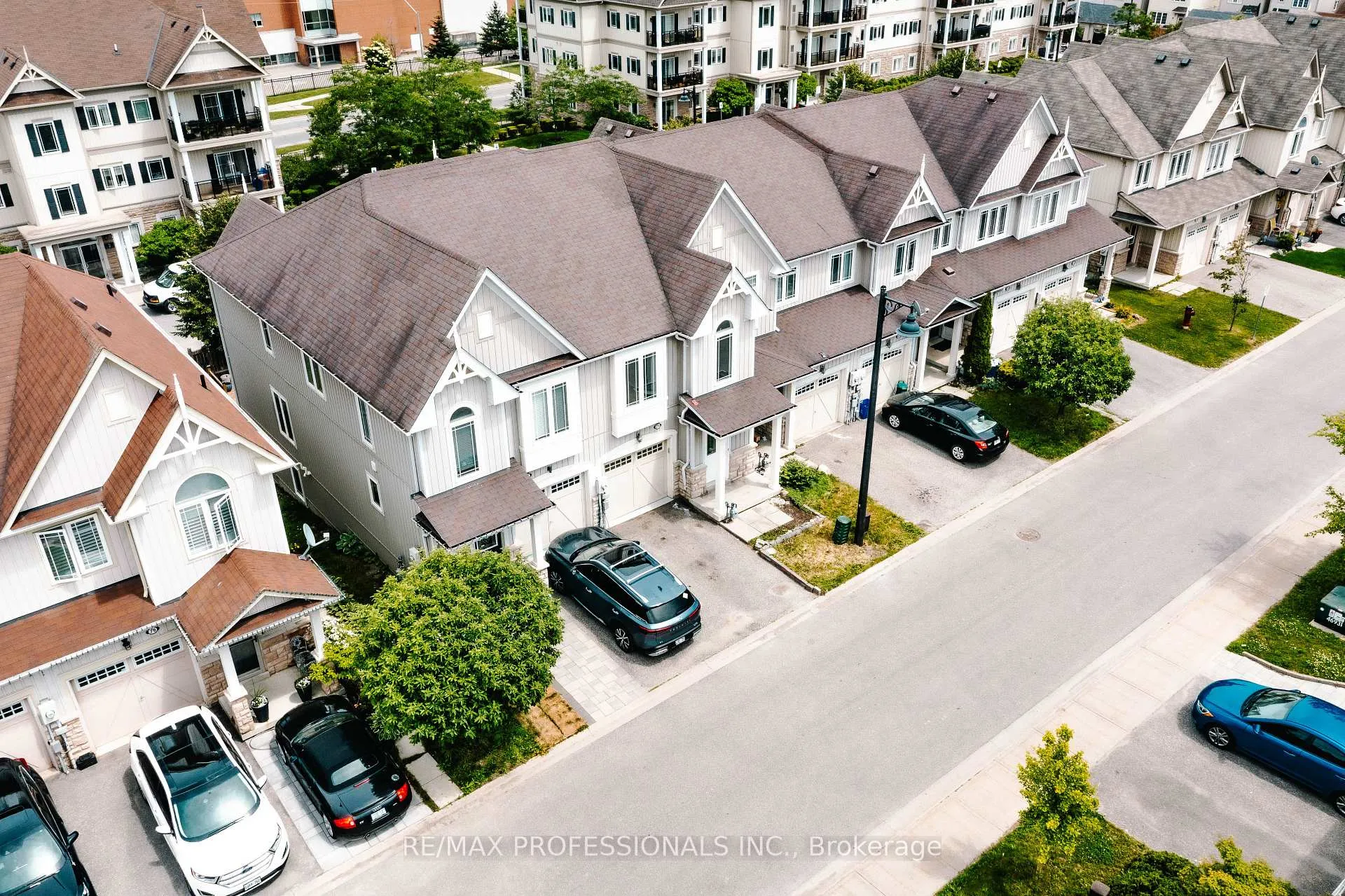 Photo 2 of 71 Connell Lane, Clarington, Bowmanville — HOMEH