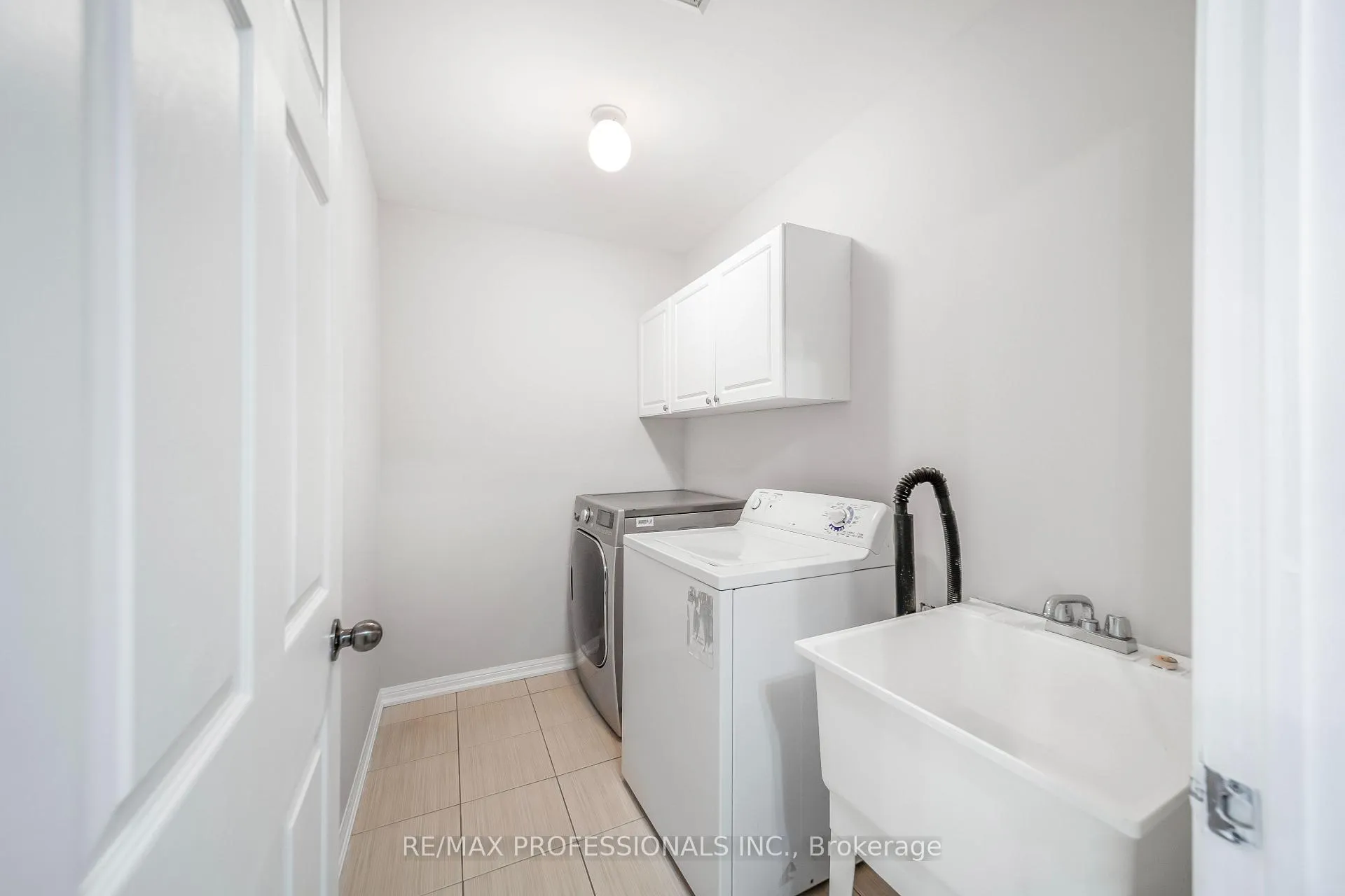 Photo 21 of 71 Connell Lane, Clarington, Bowmanville — HOMEH