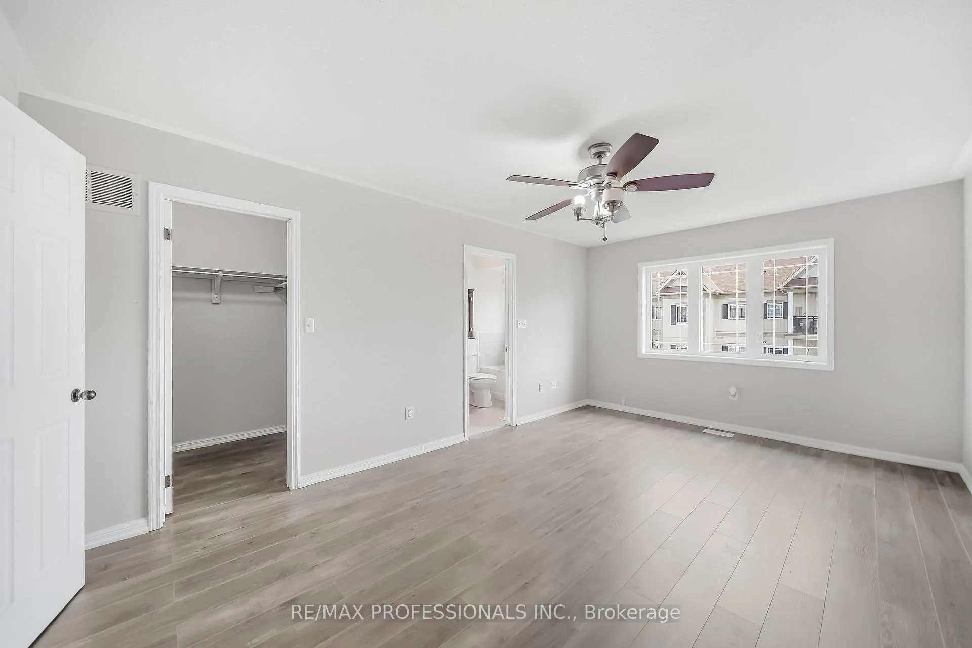 Photo 23 of 71 Connell Lane, Clarington, Bowmanville — HOMEH