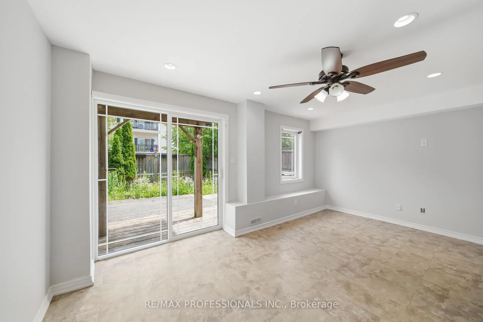 Photo 34 of 71 Connell Lane, Clarington, Bowmanville — HOMEH